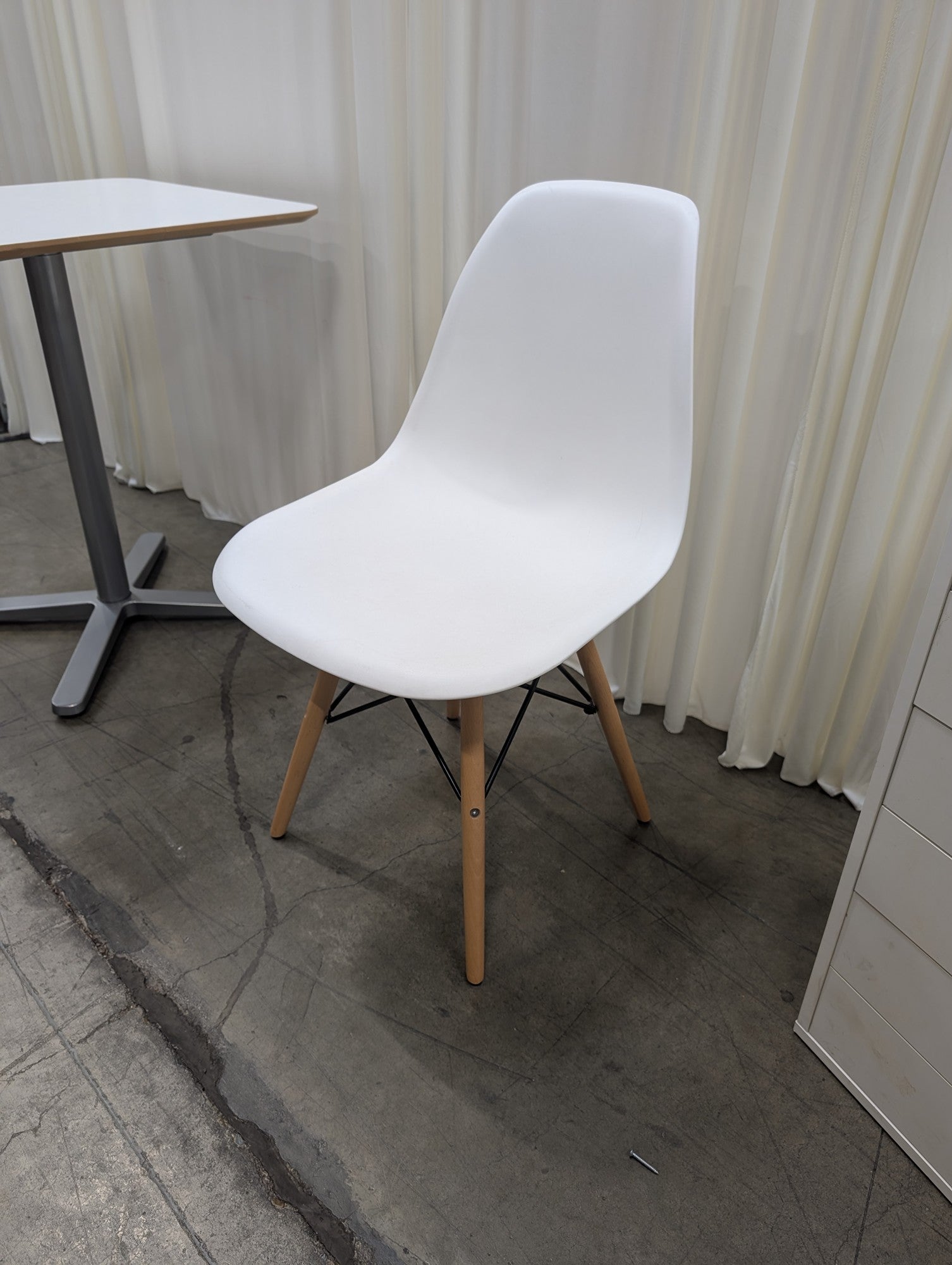 White Mid-Century Modern Plastic Shell Chair with Wood Legs