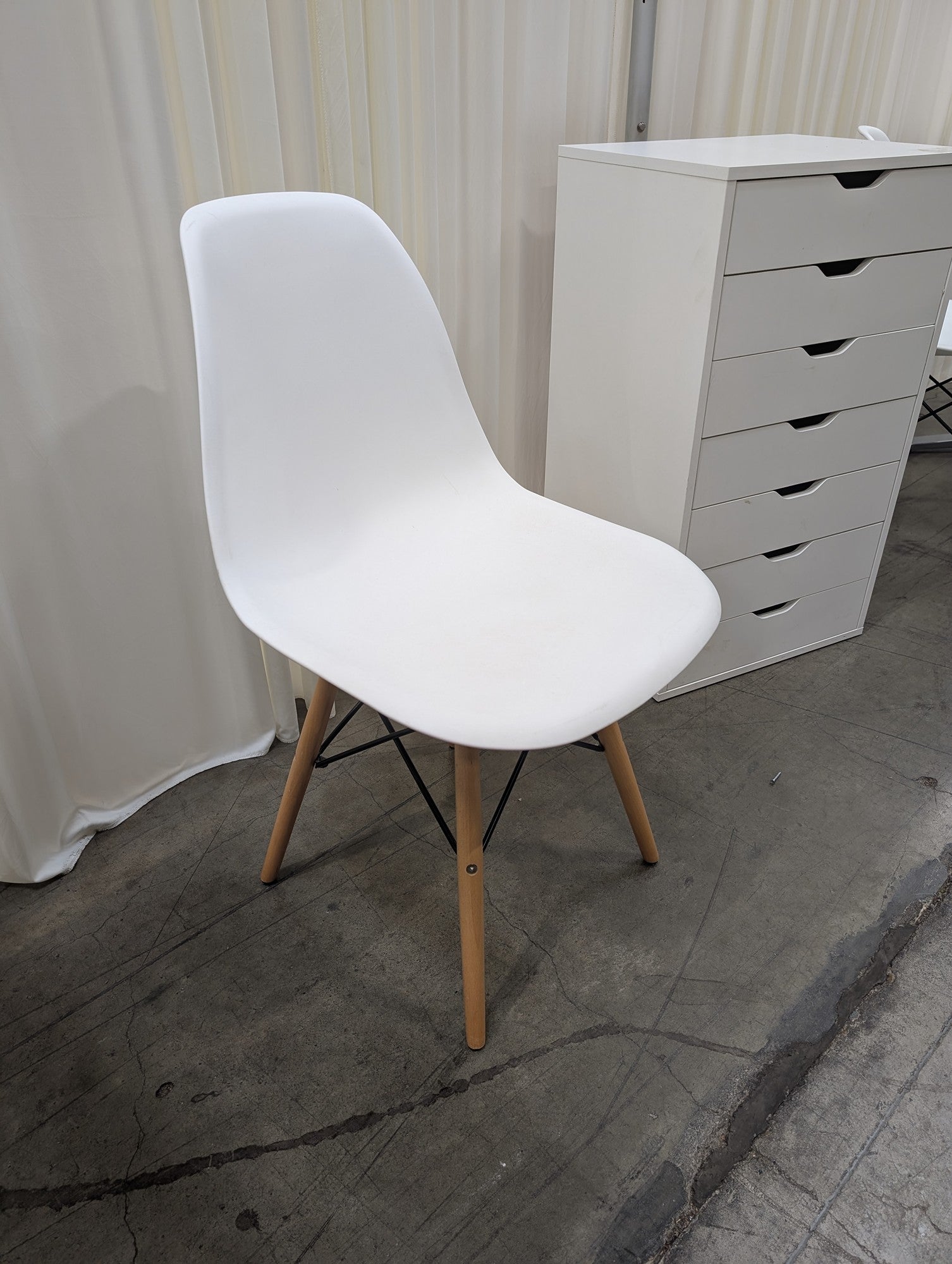 White Mid-Century Modern Plastic Shell Chair with Wood Legs