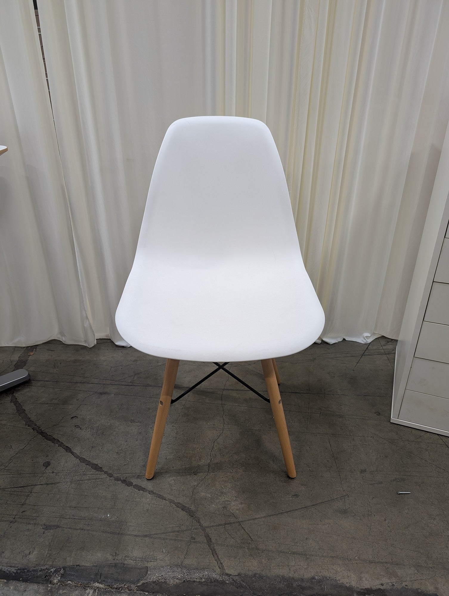 White Mid-Century Modern Plastic Shell Chair with Wood Legs