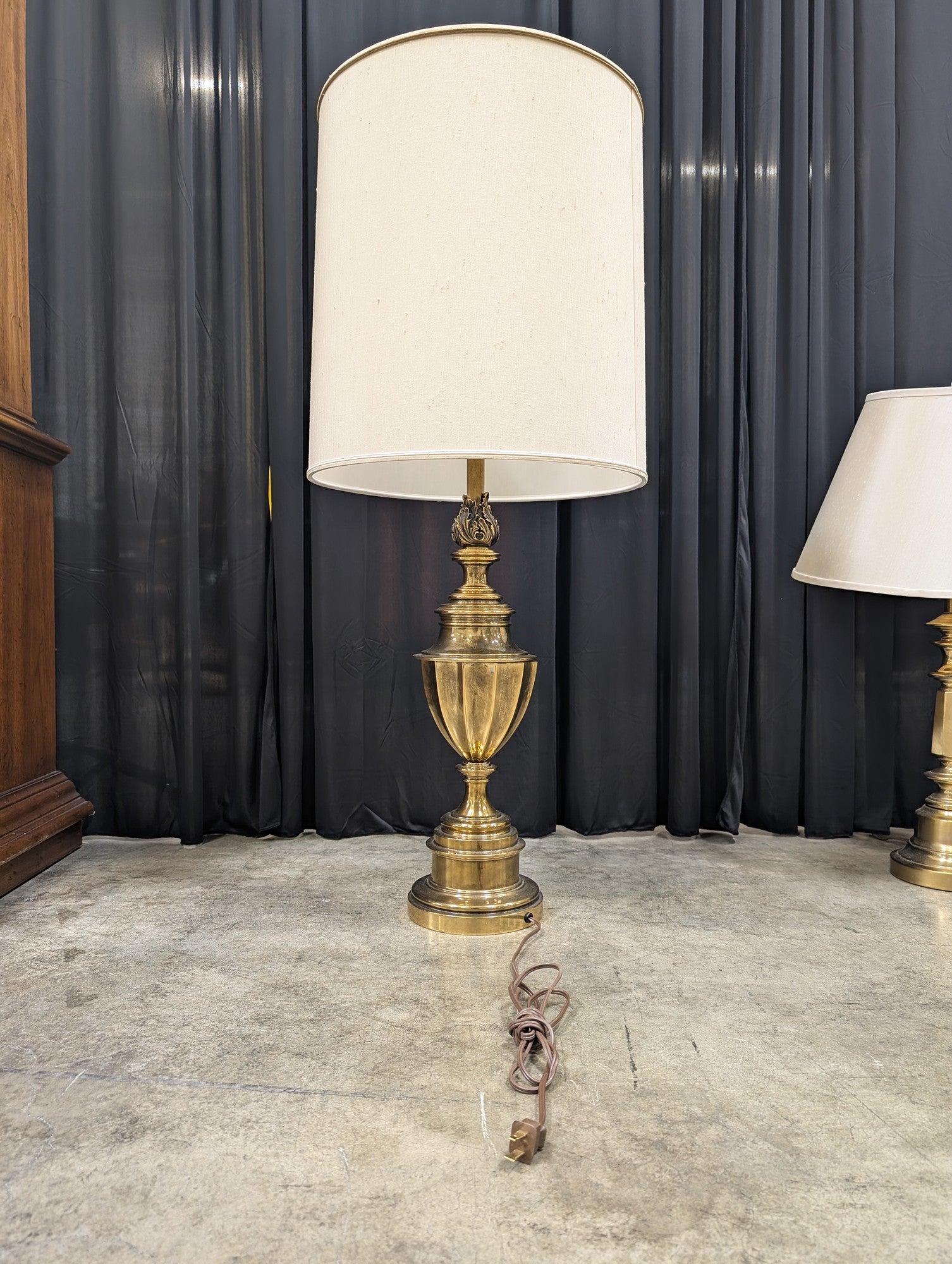 Vintage Brass Urn-Shaped Table Lamp with Cream Shade