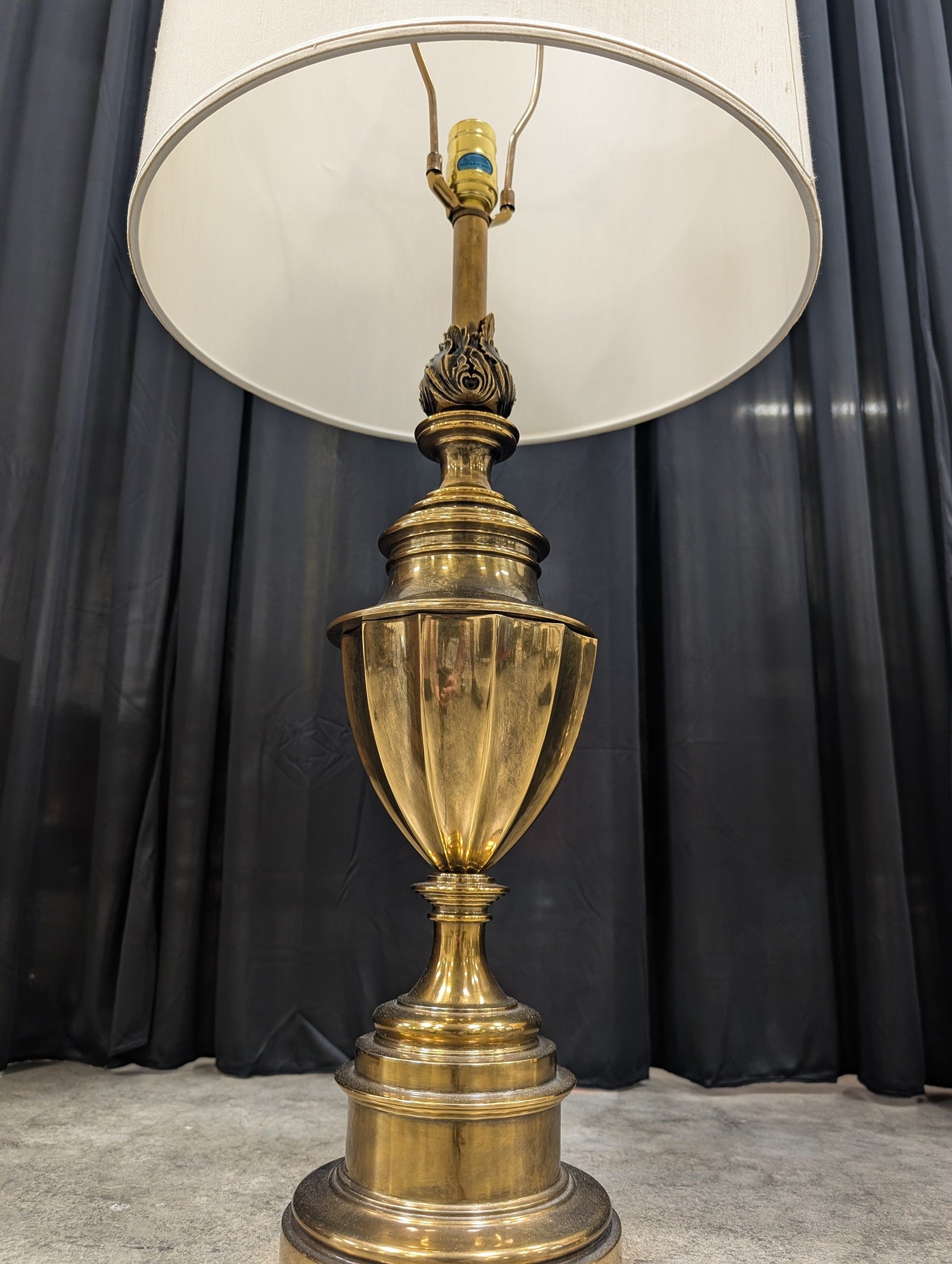Vintage Brass Urn-Shaped Table Lamp with Cream Shade