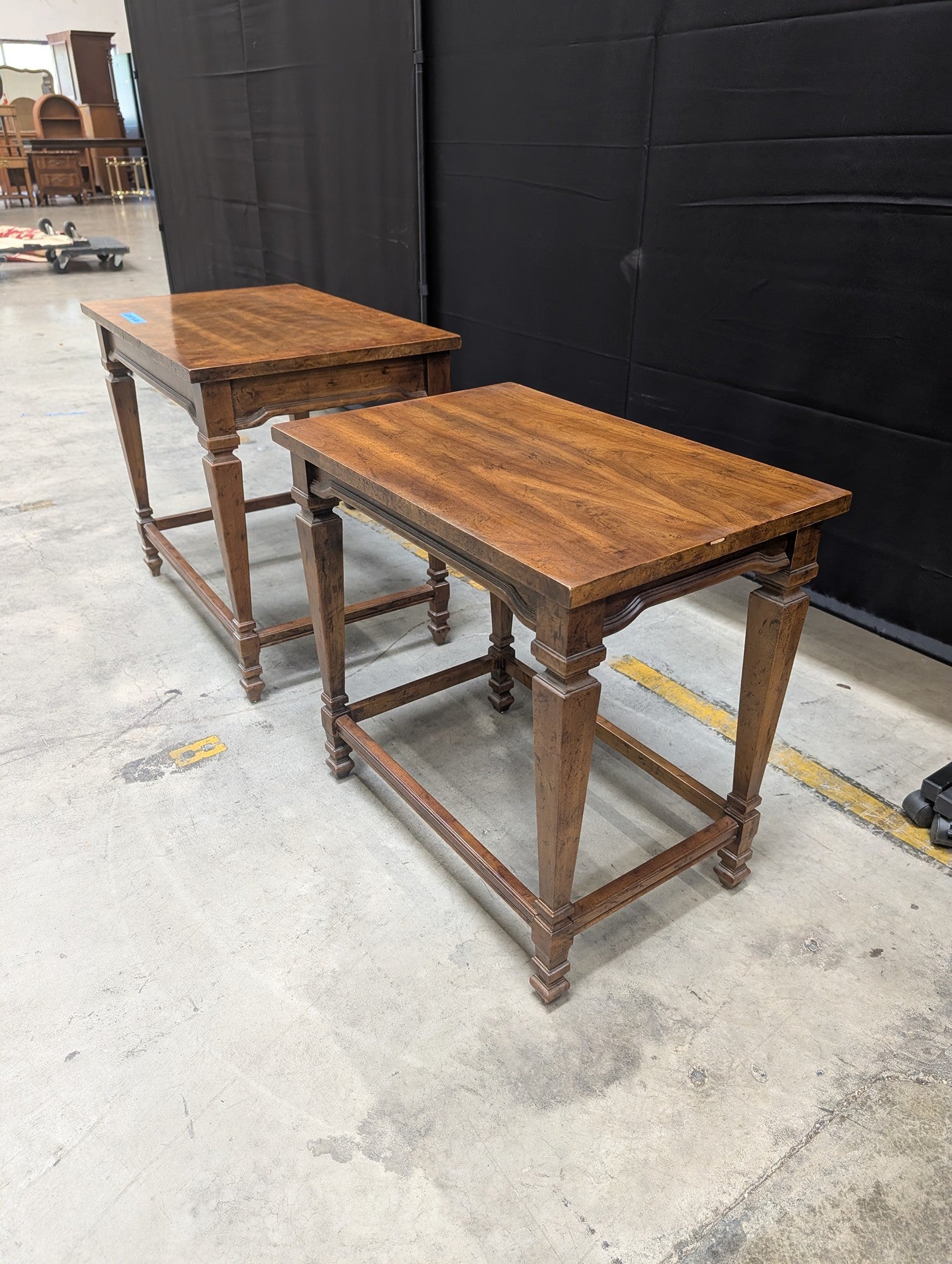 Pair of Traditional Heritage Nesting End Table in Wood