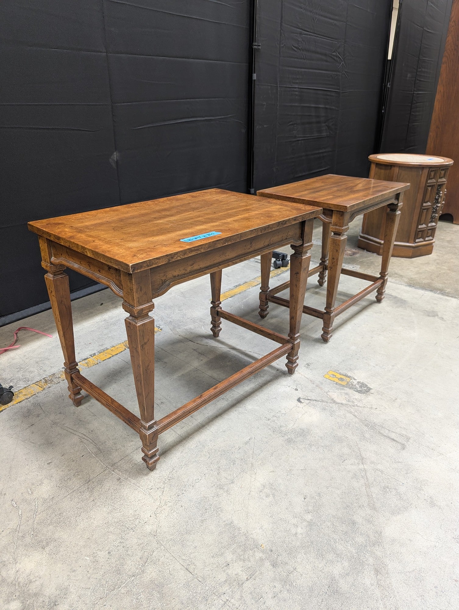 Pair of Traditional Heritage Nesting End Table in Wood