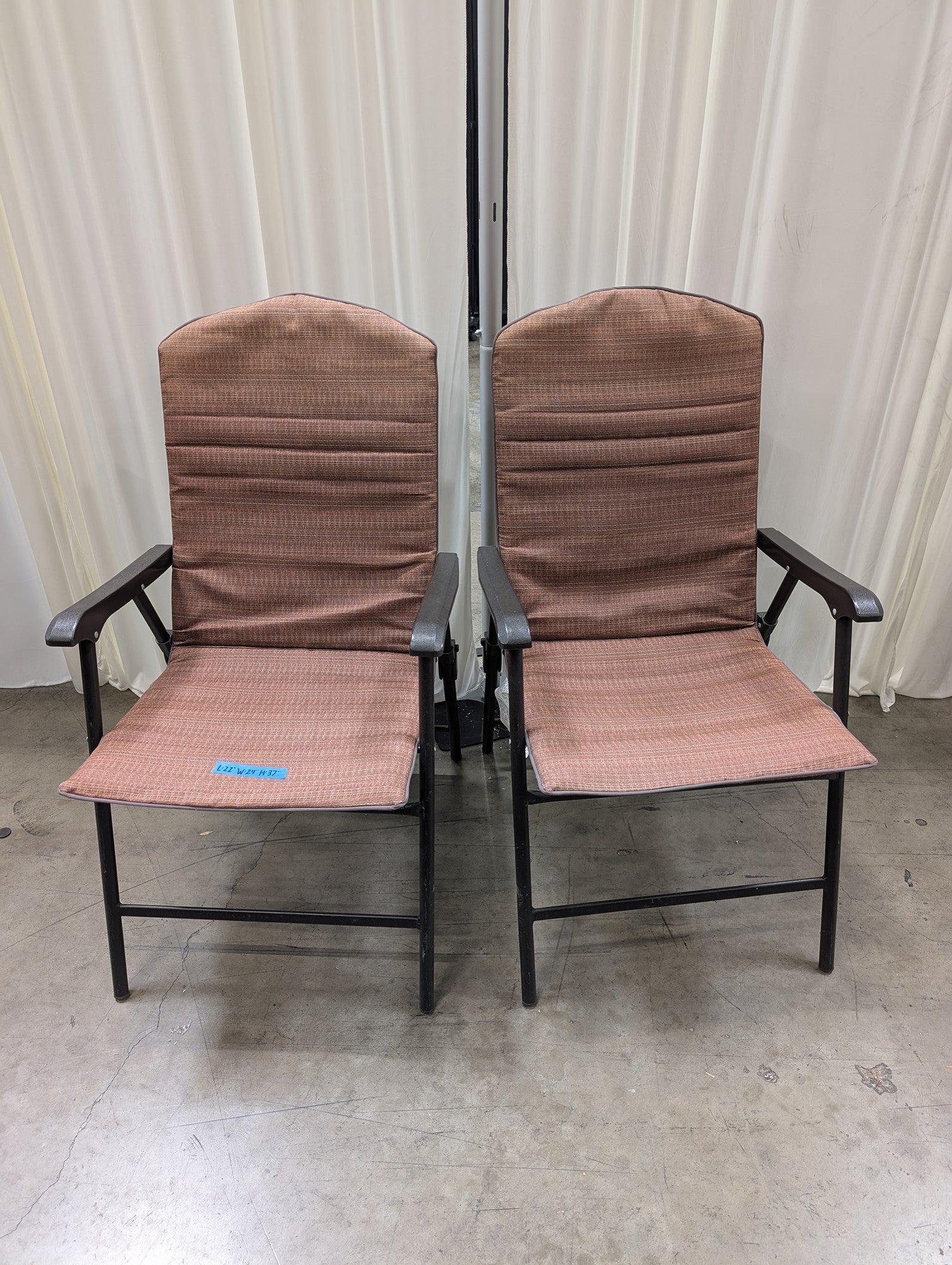 Pair of Padded Folding Patio Chairs – Brown High-Back with Armrests