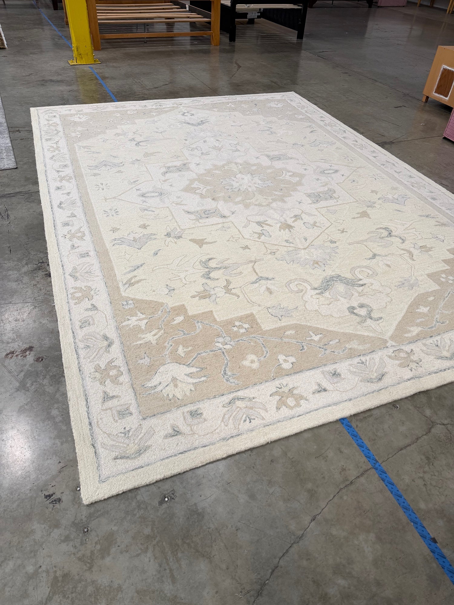 SAFAVIEH Micro-Loop Beige Ivory Traditional Medallion 10 x 14 Area Rug | 100% Wool Pile