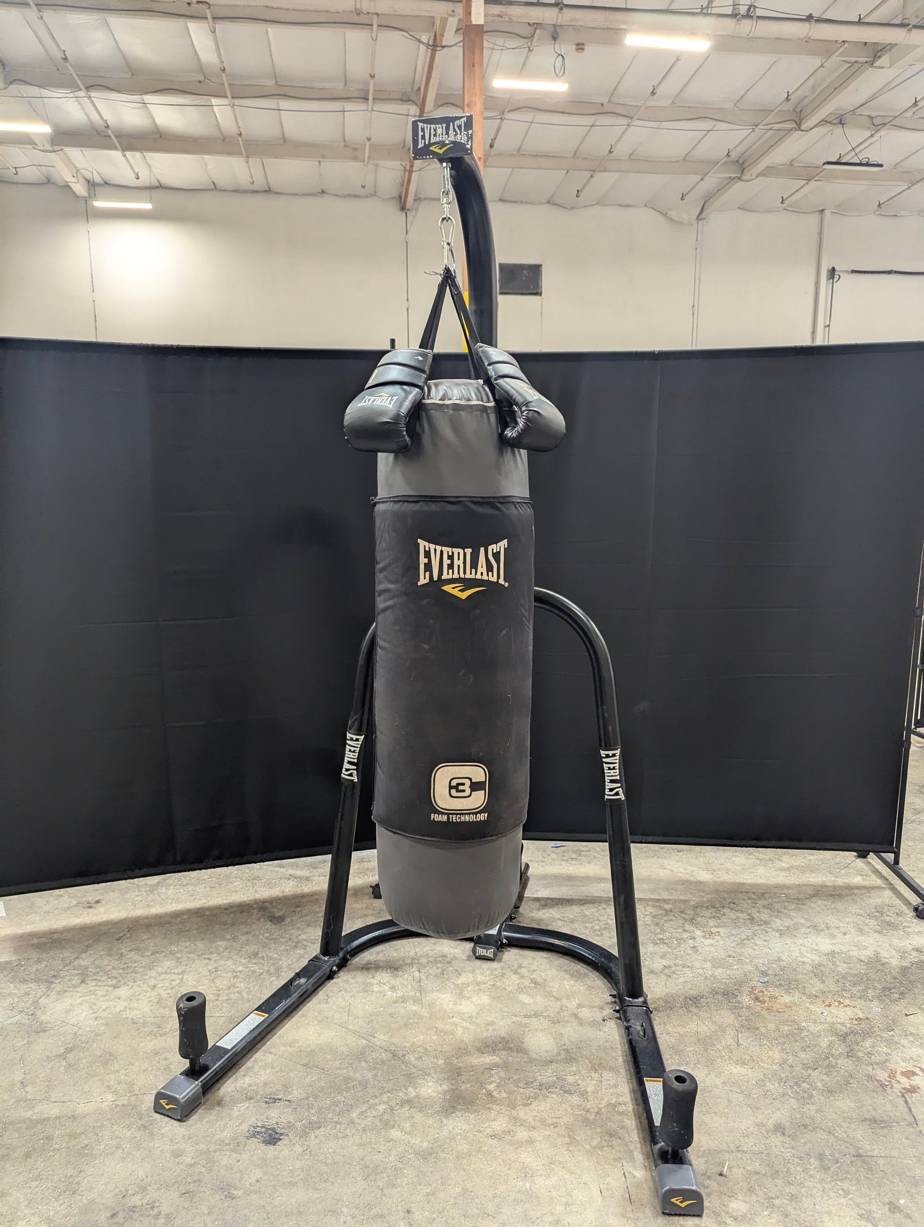 EVERLAST Freestanding Heavy Bag System for Home Fitness