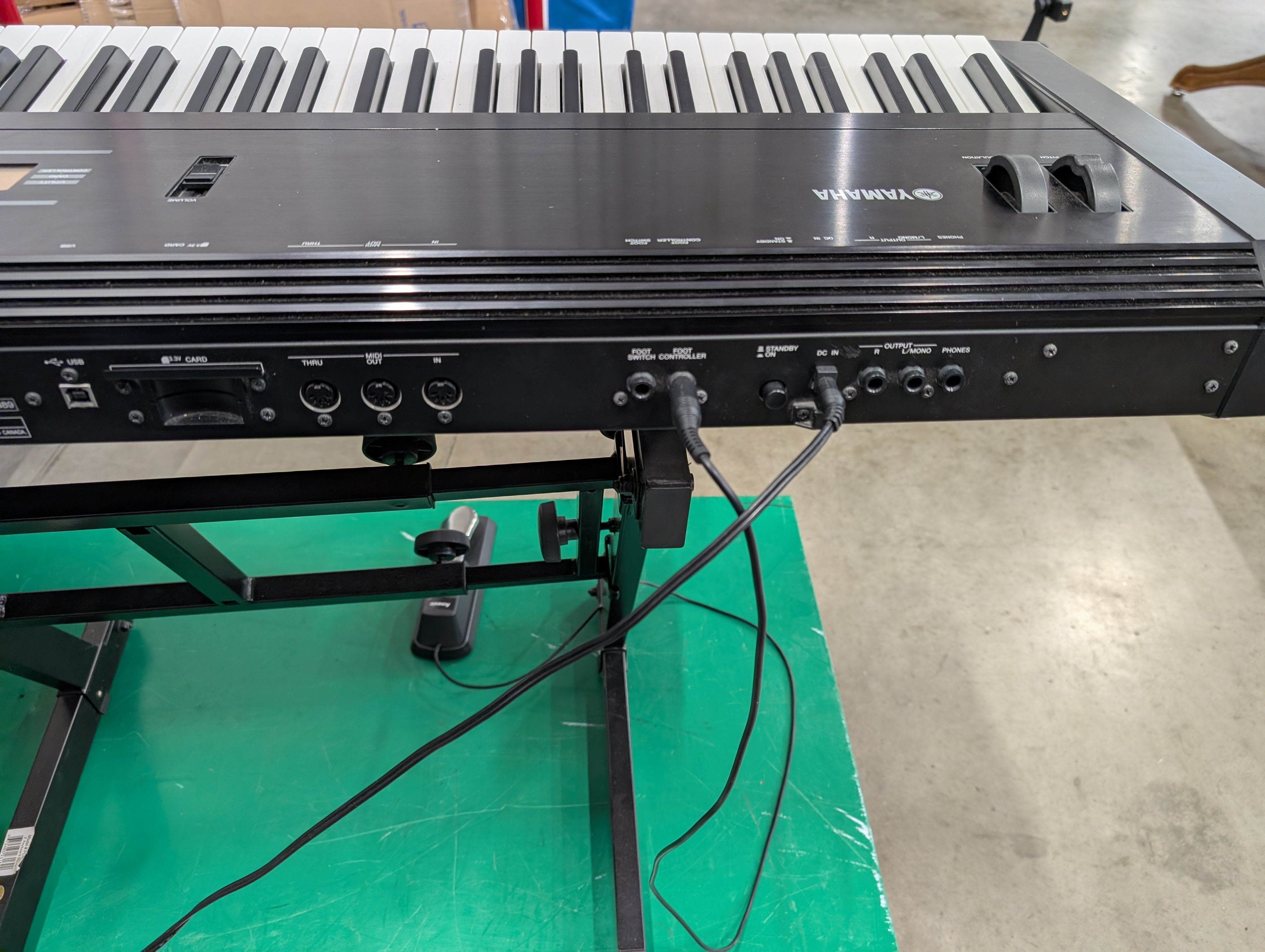 Yamaha S08 88-Key Digital Synthesizer Keyboard