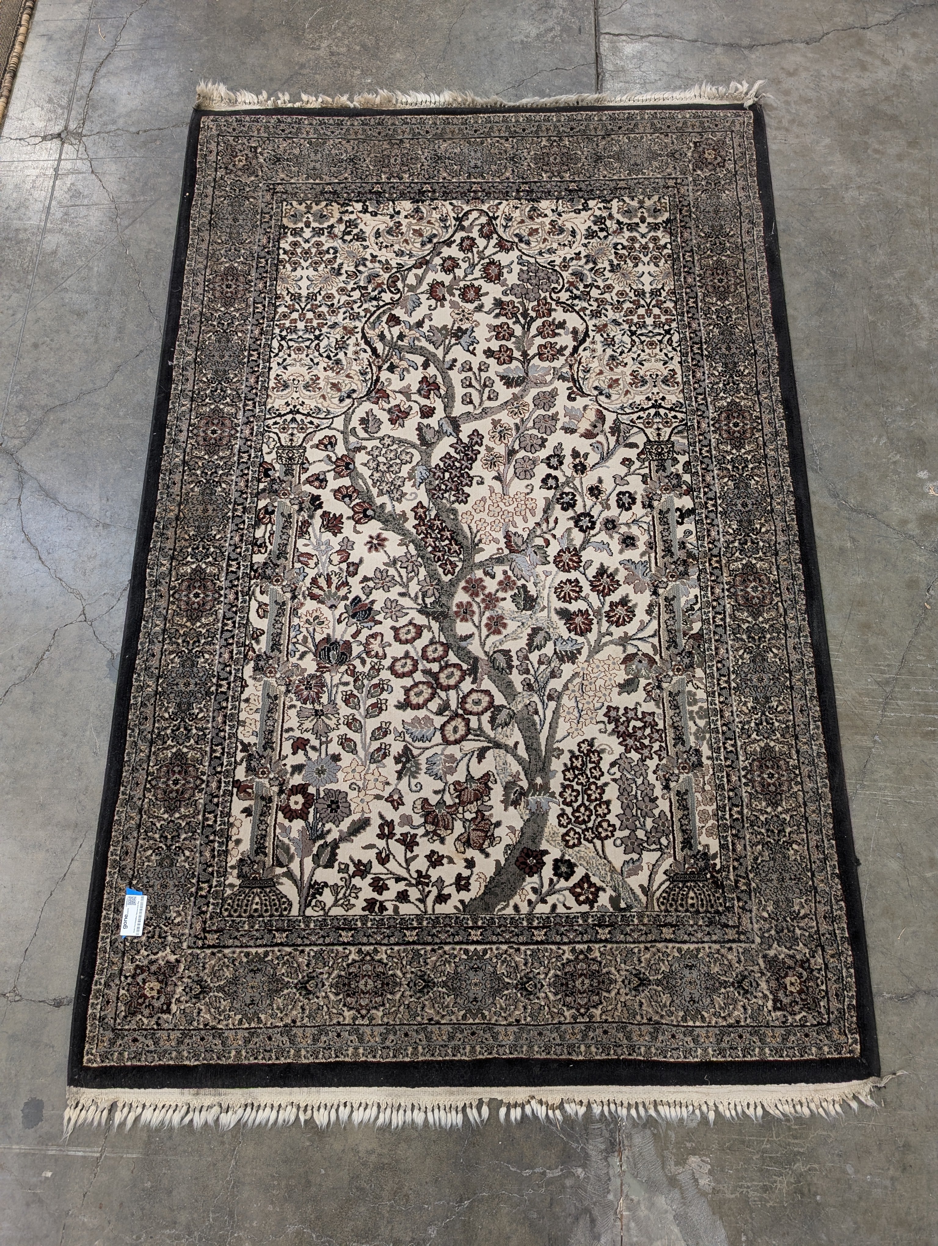 Ornate Floral Medallion Patterned Area Rug