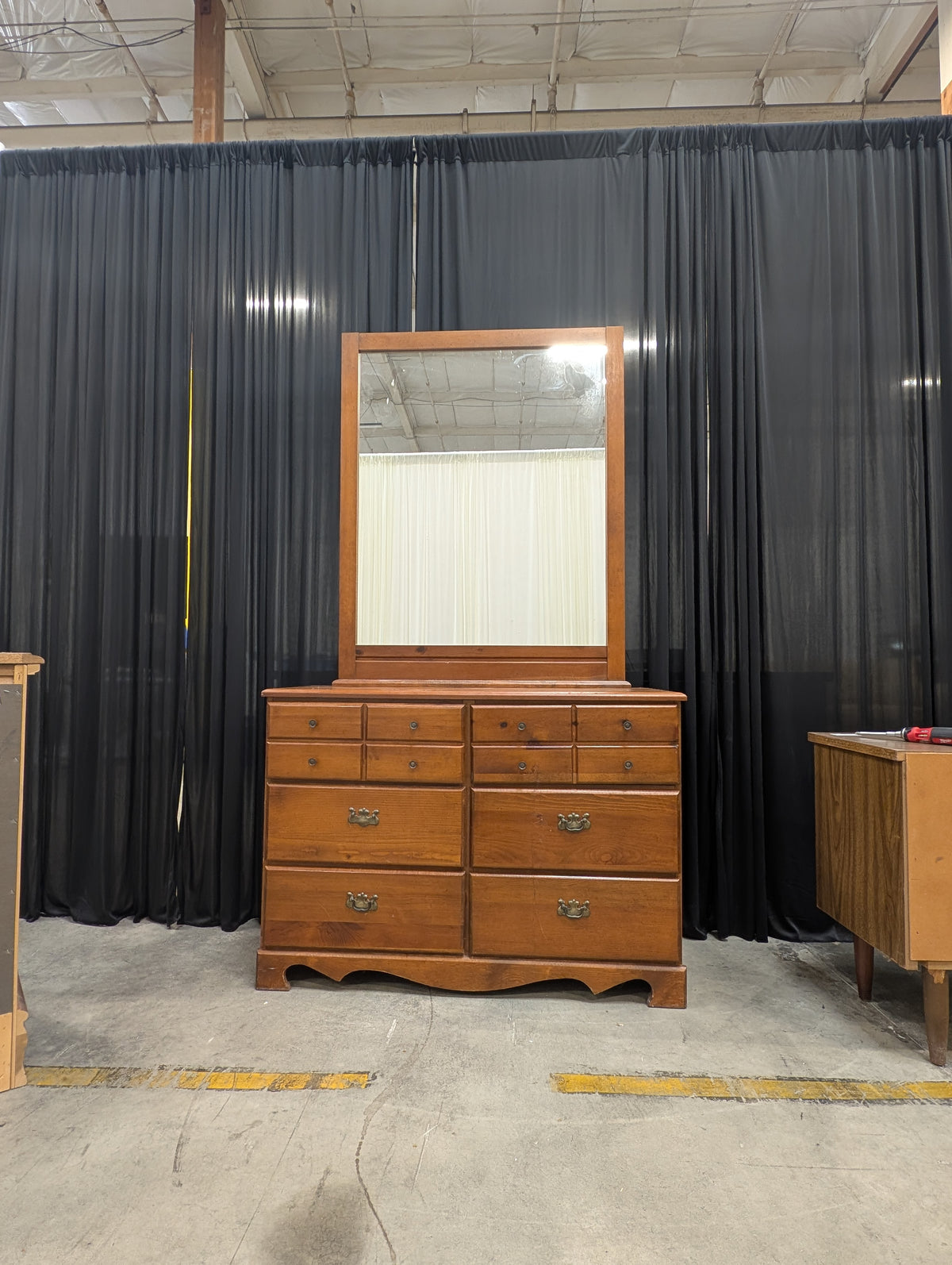 Vintage Colonial-Style Maple 8-Drawer Double Dresser with Detachable Mirror