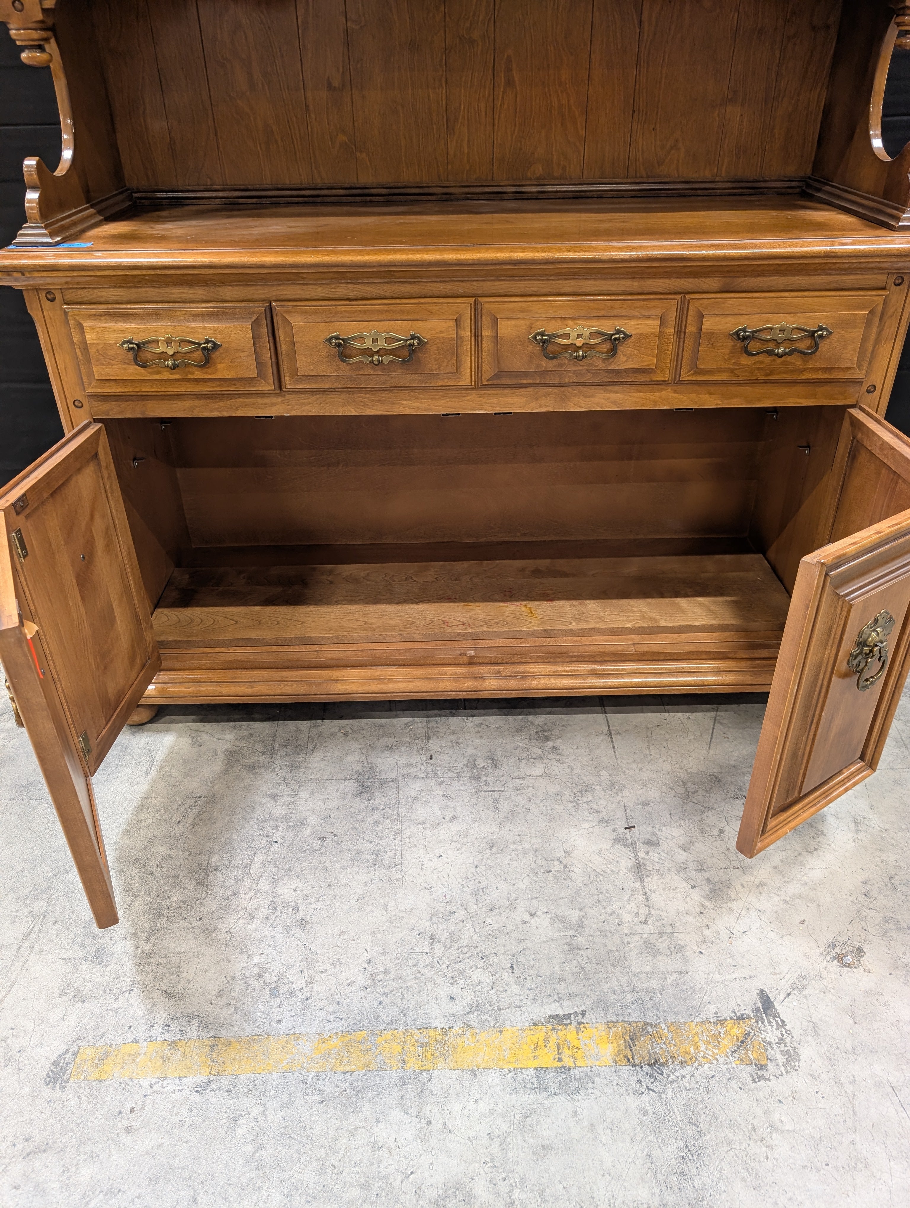 Cal Shops Traditional Wood Hutch with Glass Display and Buffet