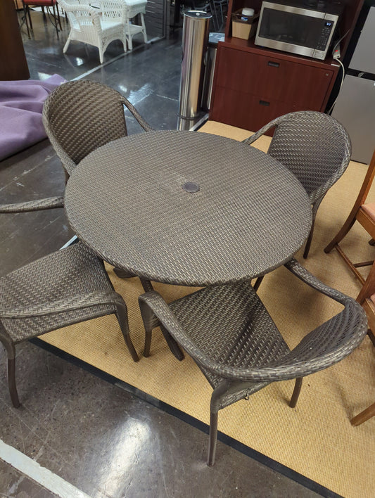 Frontgate Metal And Wicker Table And 4 Chairs