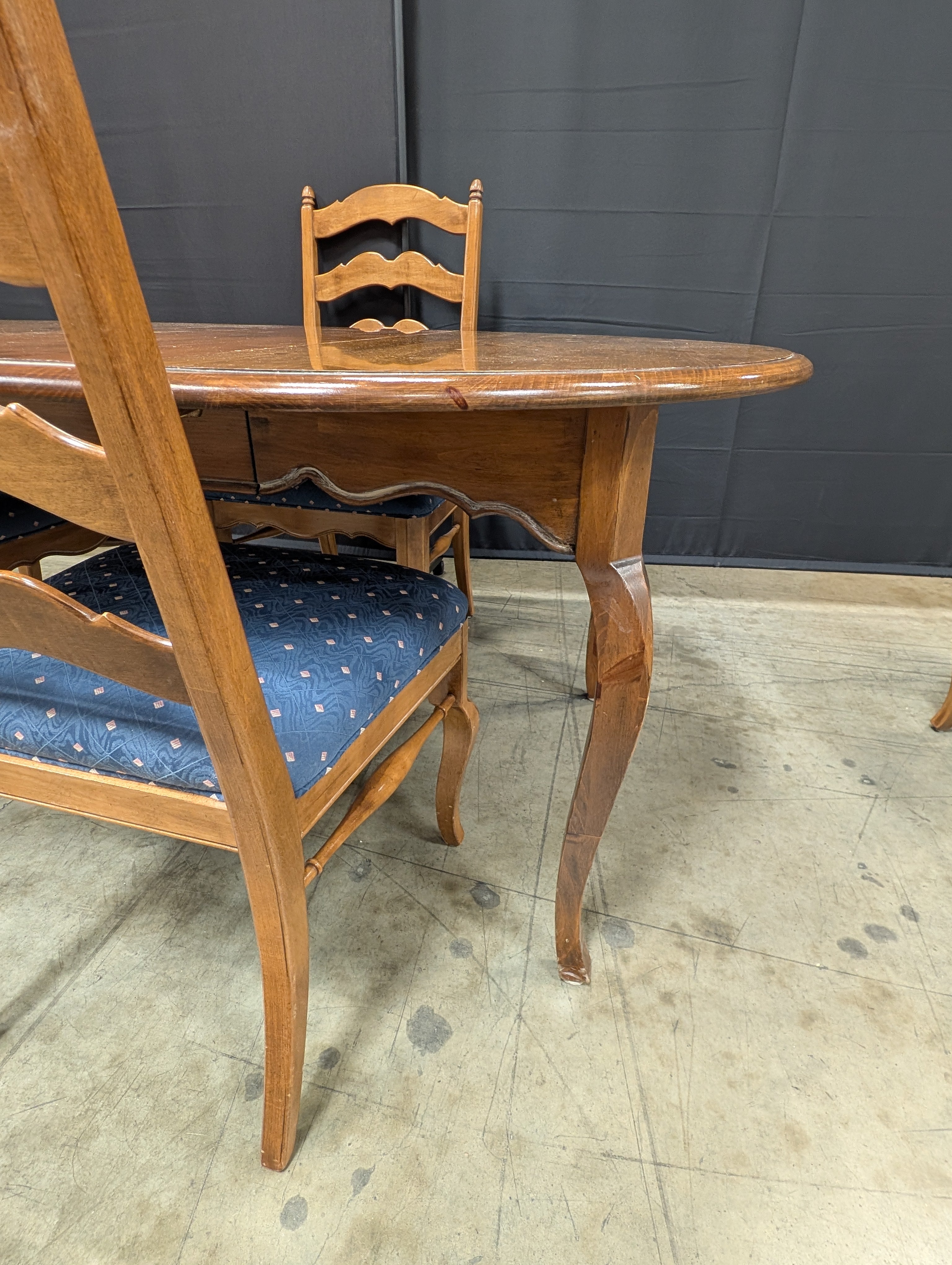 Ethan Allen Classic Solid Wood Oval Dining Table Set with 4 Chairs