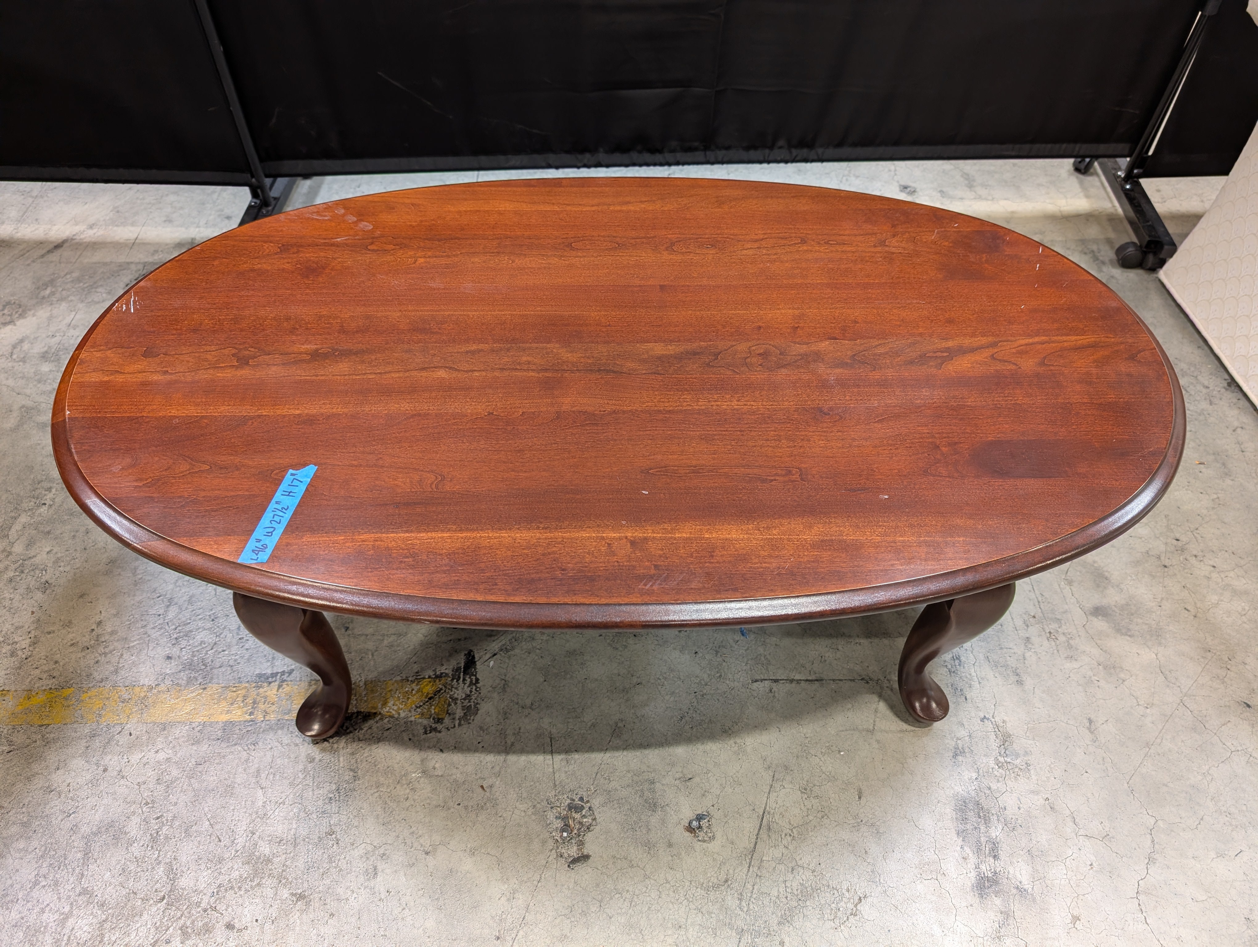 Traditional Oval Hardwood Coffee Table with Cabriole Legs