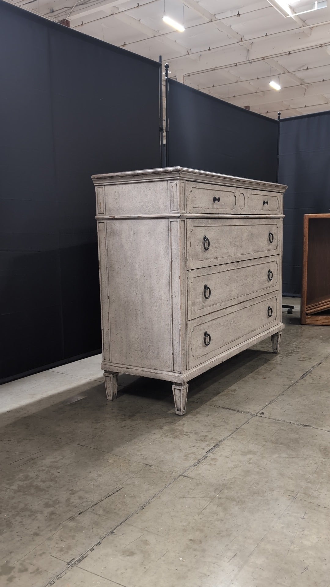 Bassett Furniture Verona 4-Drawer Rustic Farmhouse Style Distressed Wood Dresser