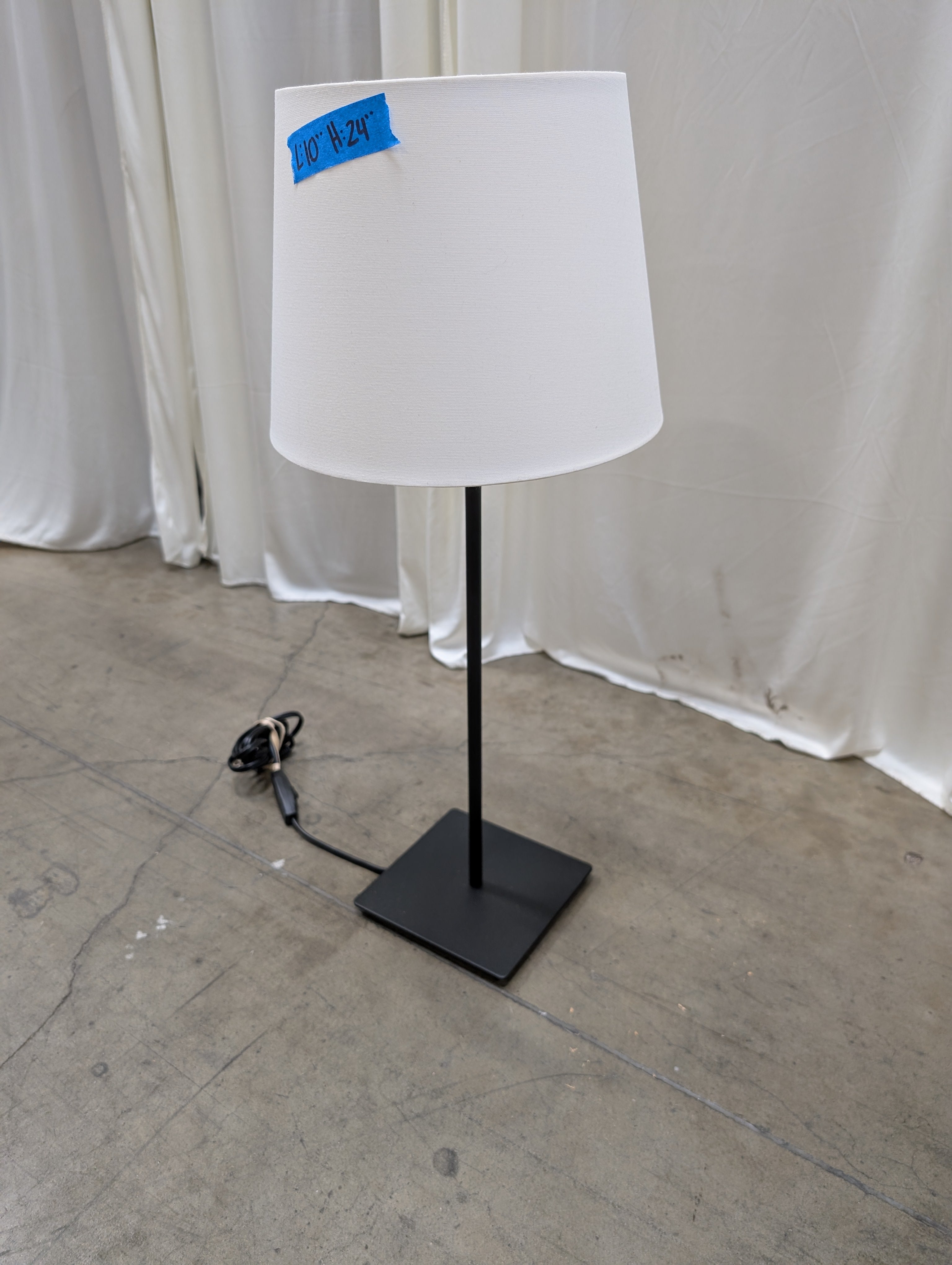 Minimalist Black Metal Table Lamp with White Shade
