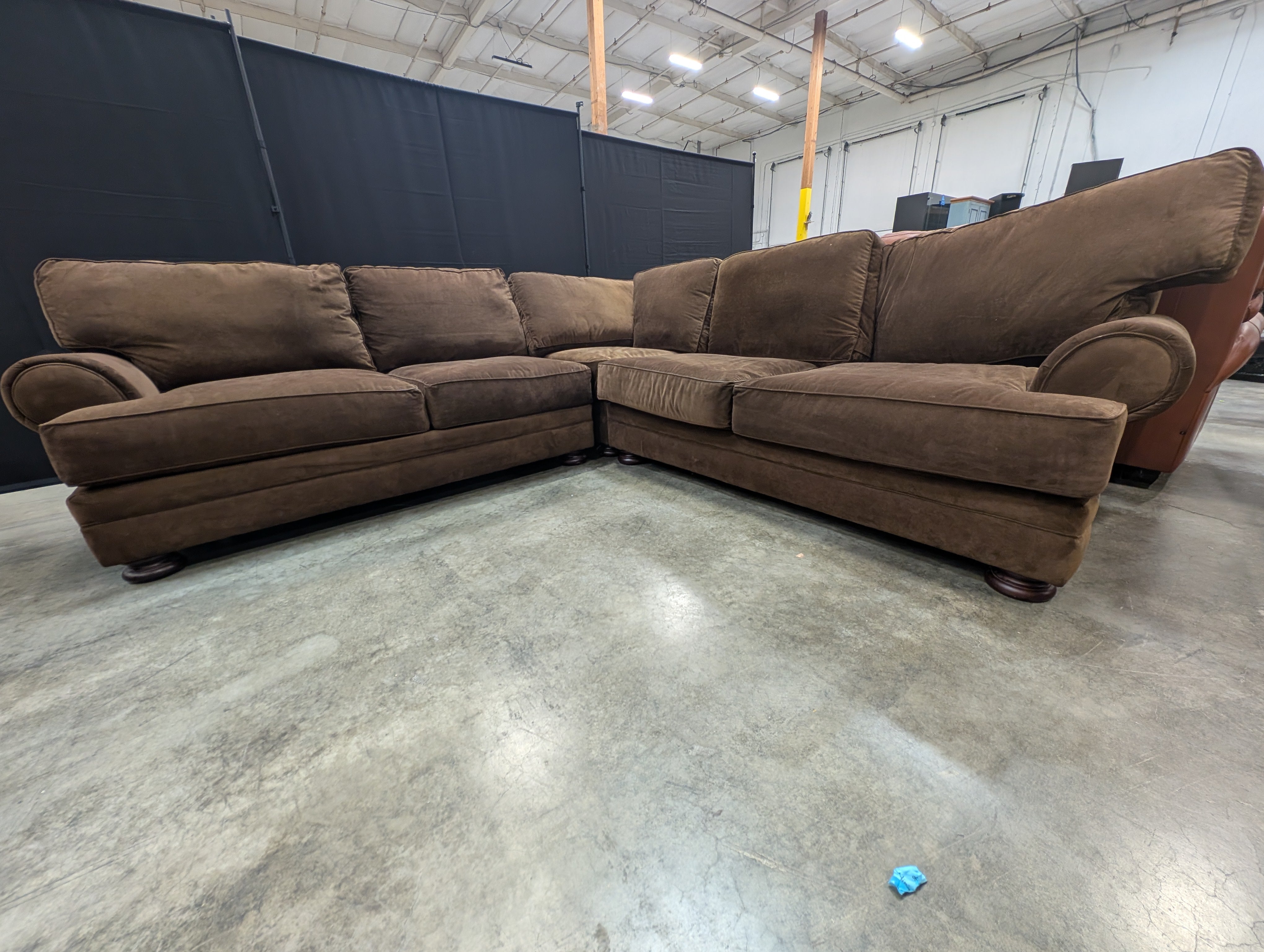 Spacious Brown Broyhill L-Shaped Sectional Sofa with Plush Upholstery USED