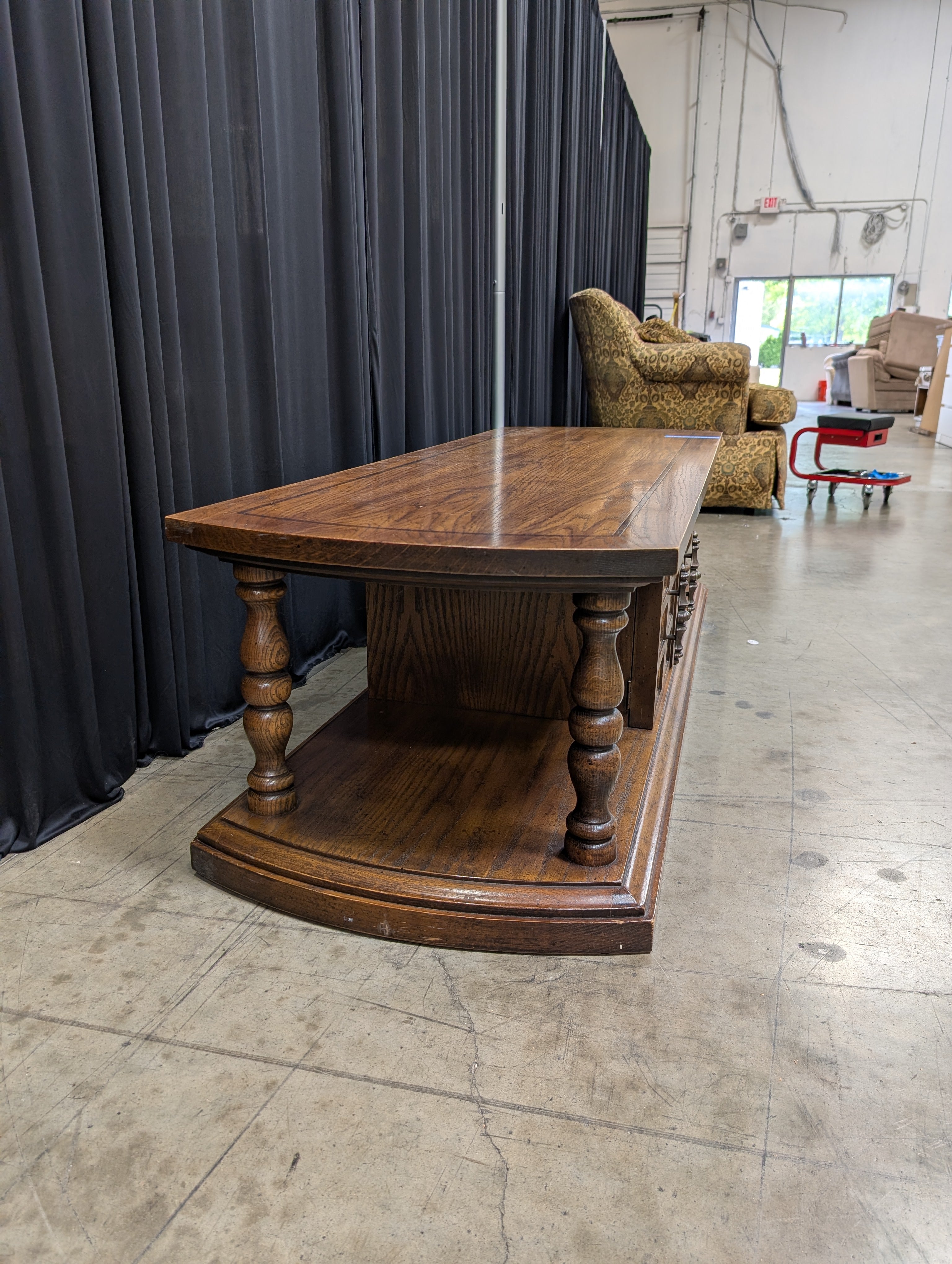 Dark Wood Traditional Coffee Table with Turned Legs