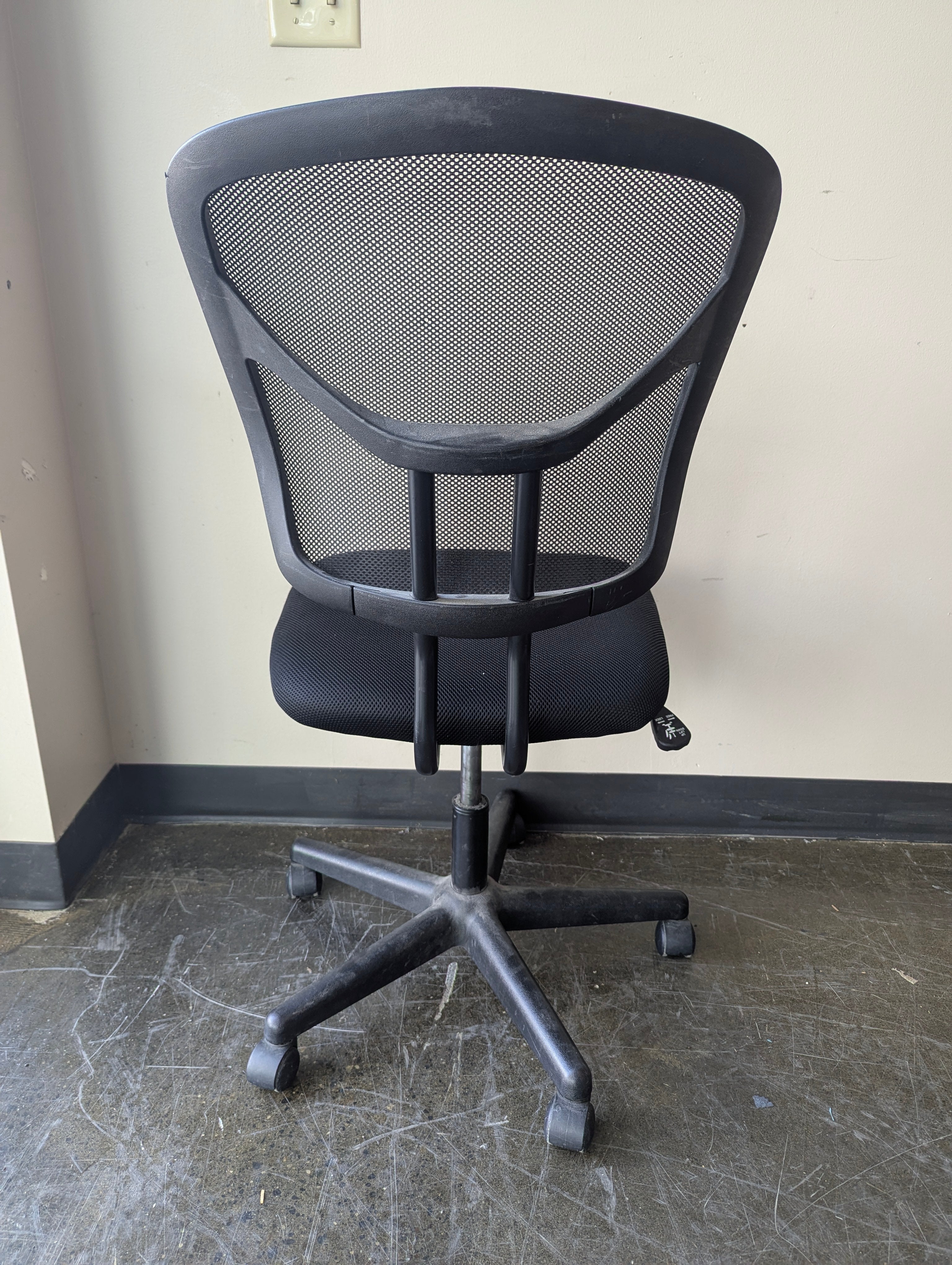 Black Mesh Back Adjustable Office Swivel Chair