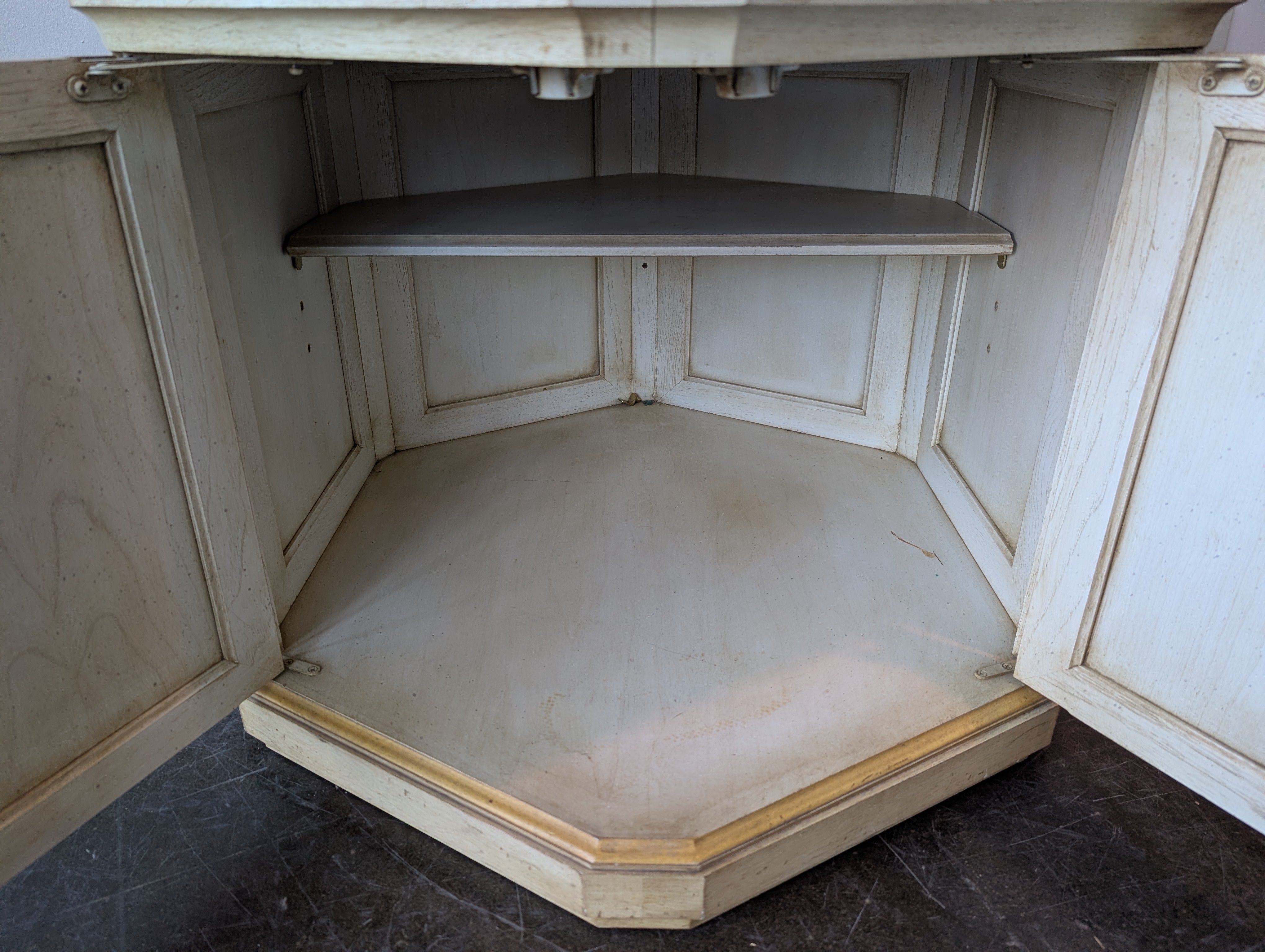 Vintage Heritage Two-Tone Hexagonal Accent Table