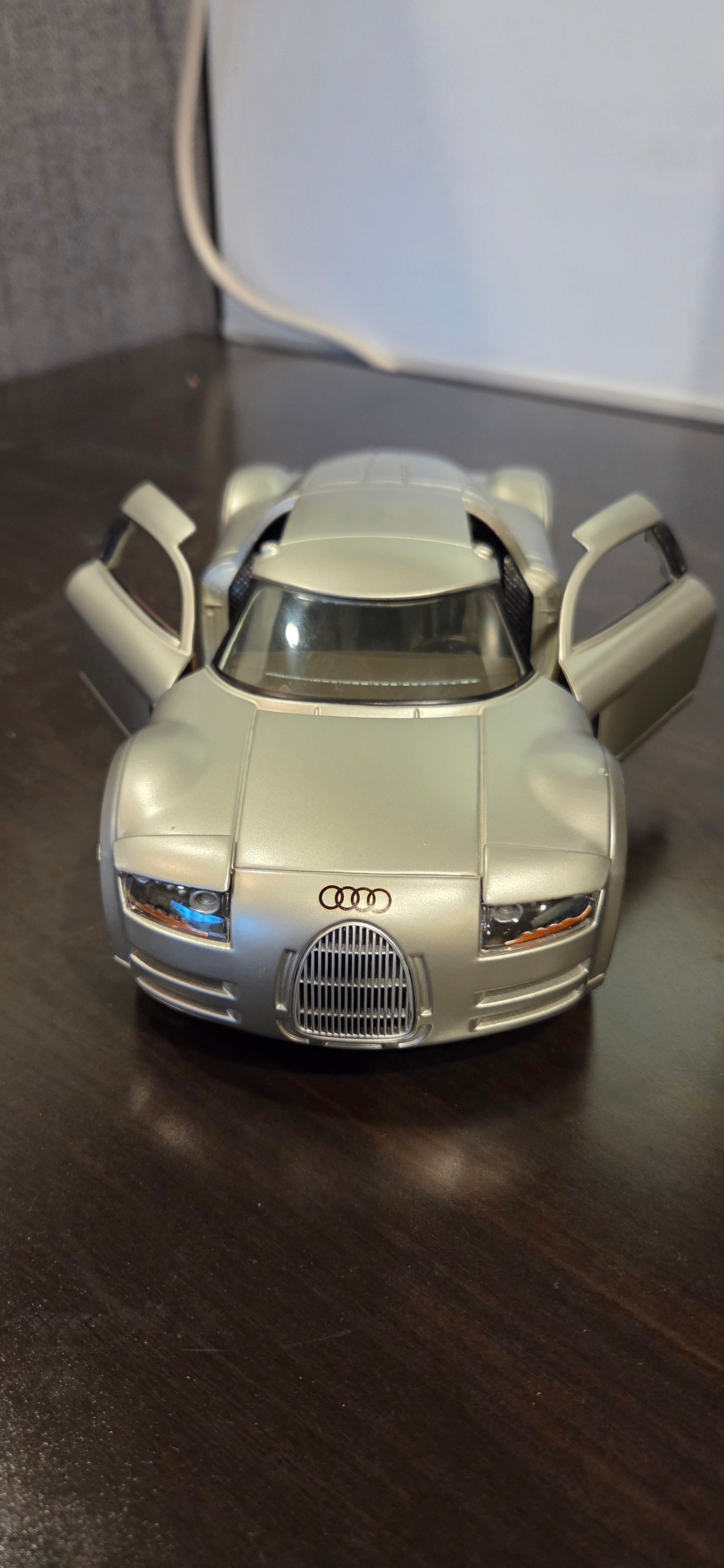 Maisto AUDI Supersportwagen Rosemeyer