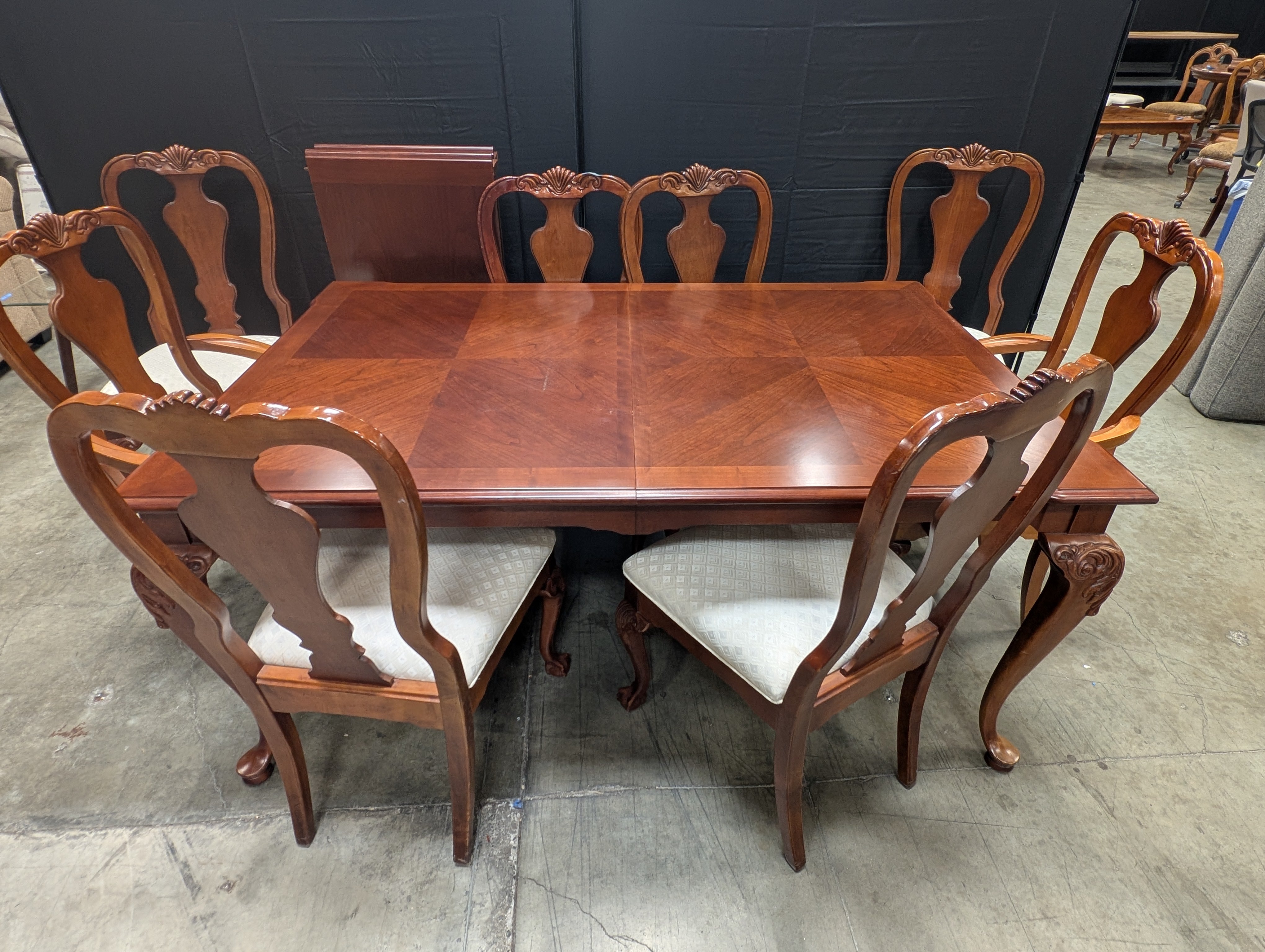 Traditional Thomasville Dining Table Set with 8 Chairs