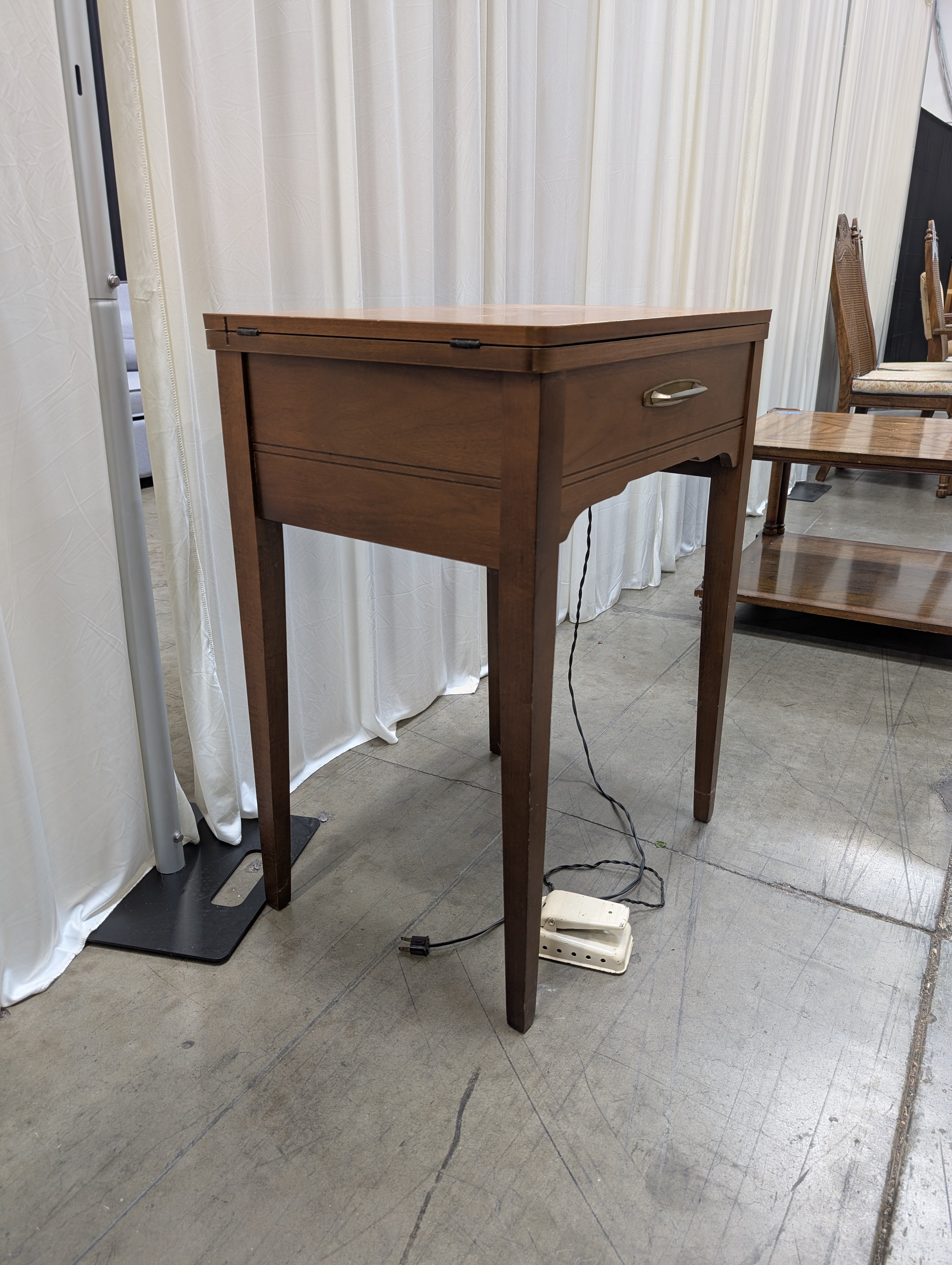 Vintage Wood Singer Sewing Machine Cabinet with Folding Leaf