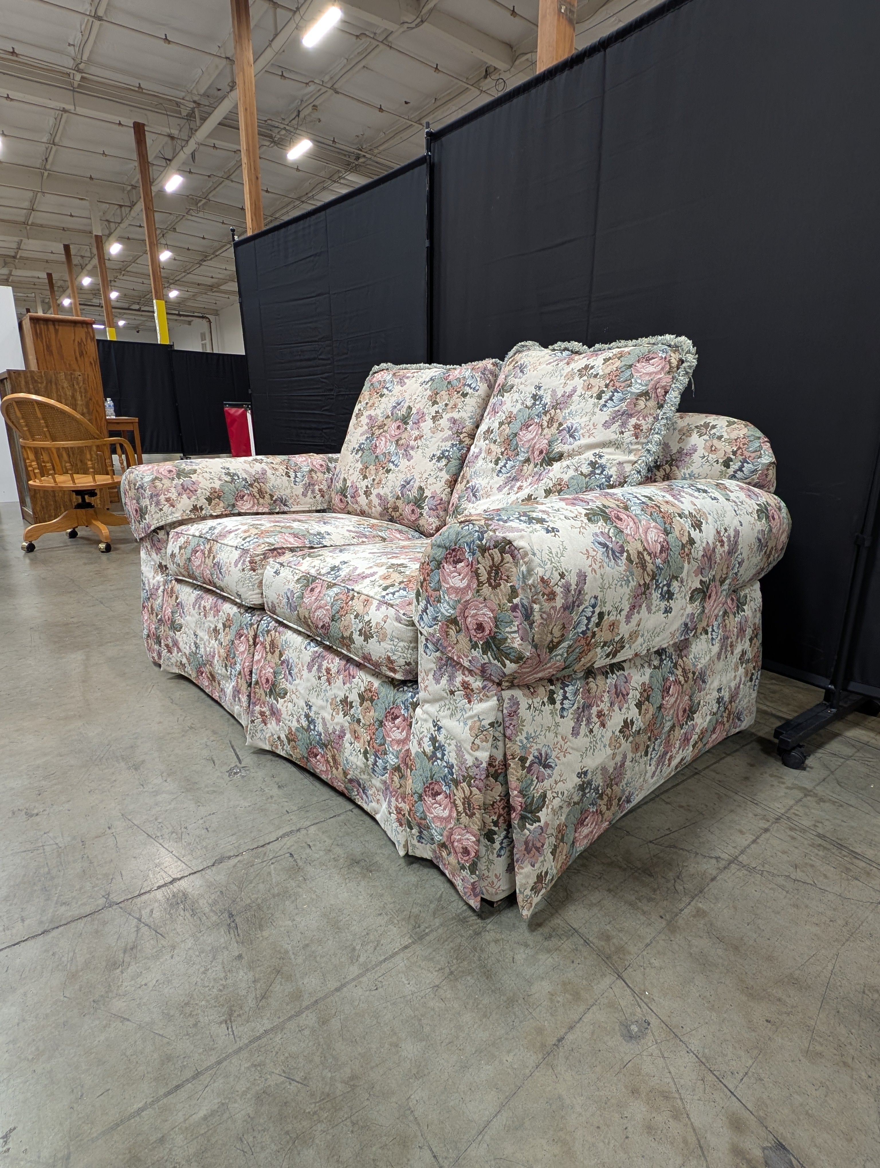 Ethan Allen Floral Upholstered Rolled Arm Loveseat