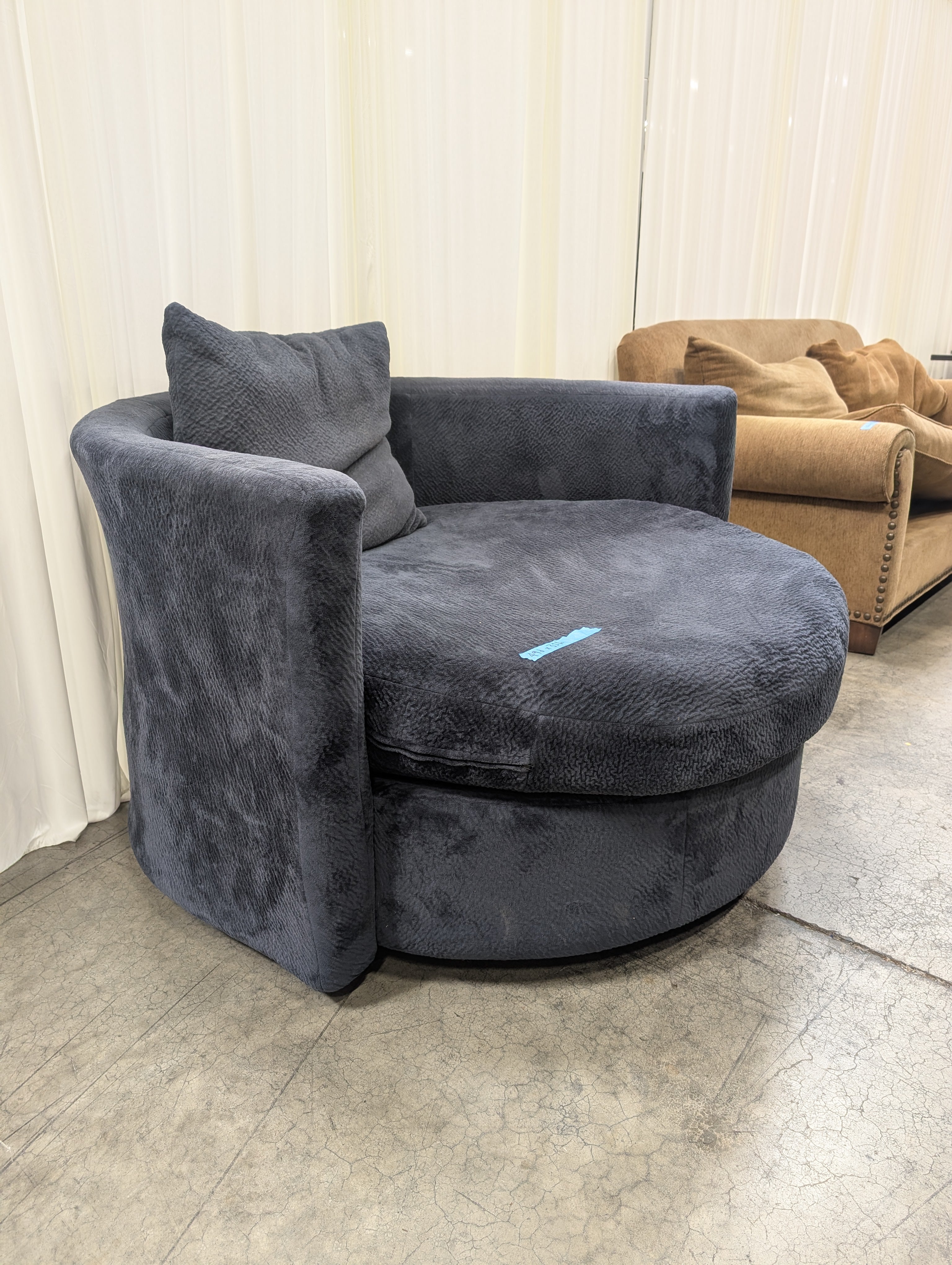 Mor Furniture Plush Grey Round Accent Chair