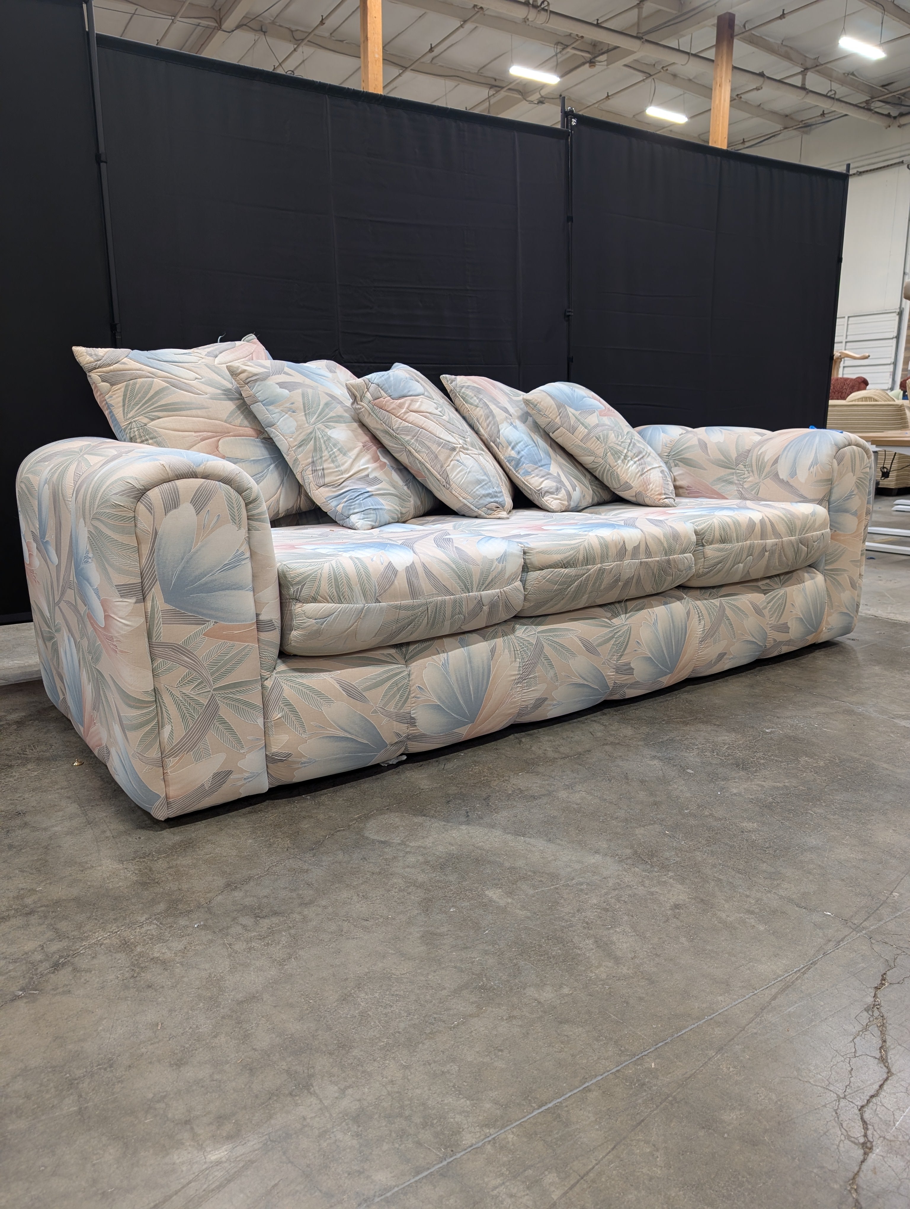 Vintage-Inspired Floral Pattern Three-Seater Sofa