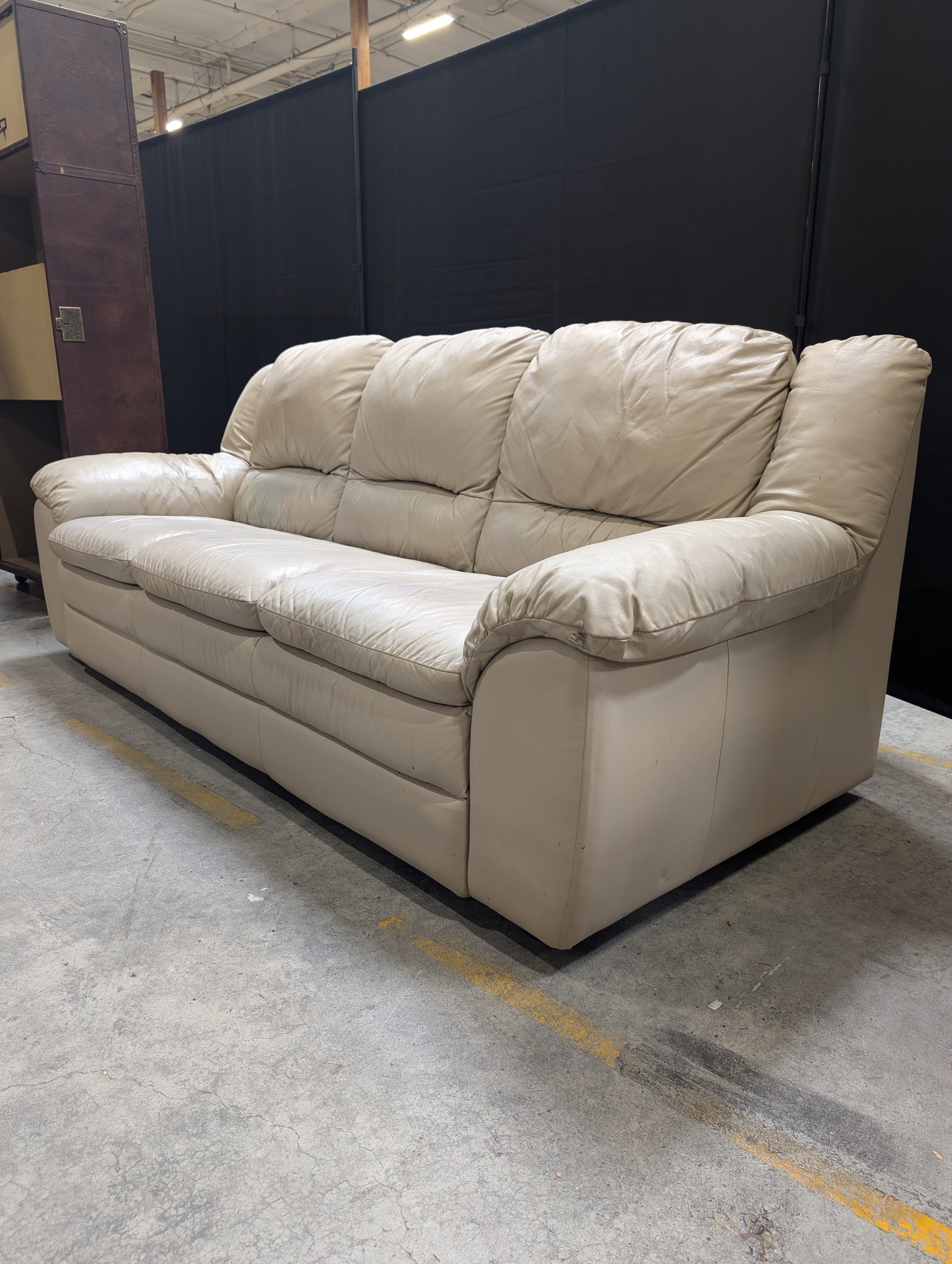 Spacious Three-Seater Sofa with Rolled Arms