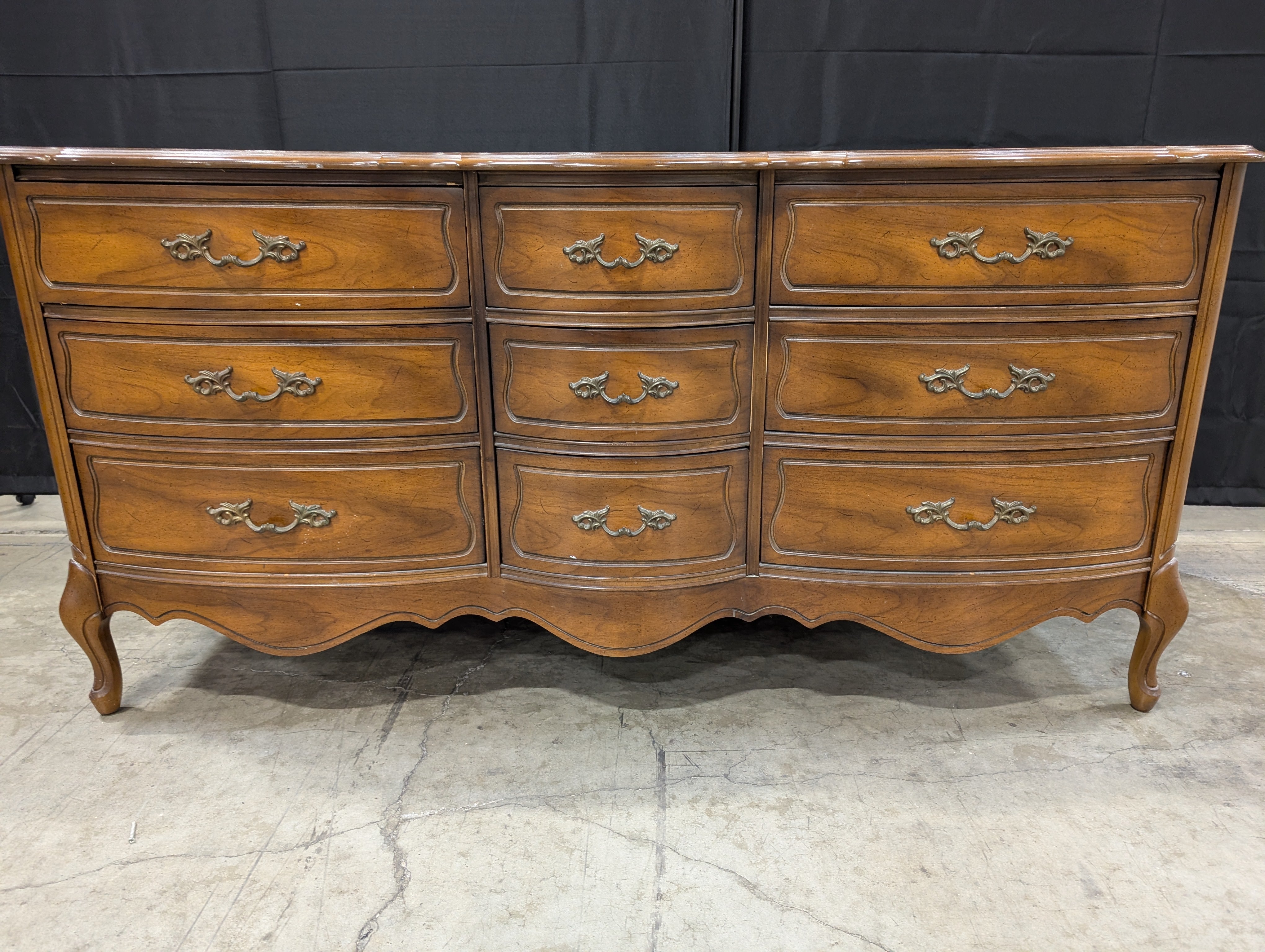 Traditional Curved Top Wooden Dresser
