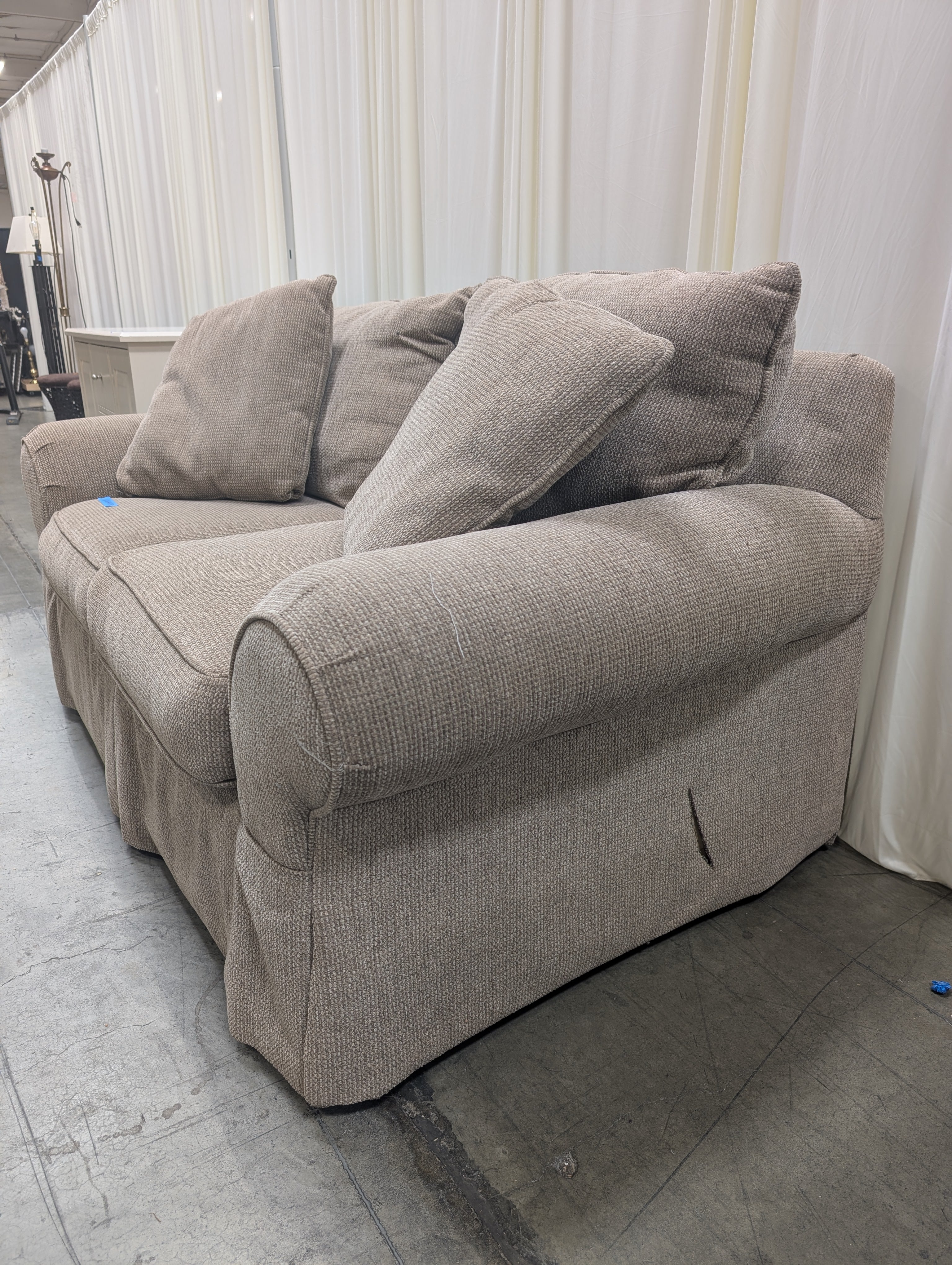 Sealy Furniture Woven Fabric Loveseat with Accent Pillows