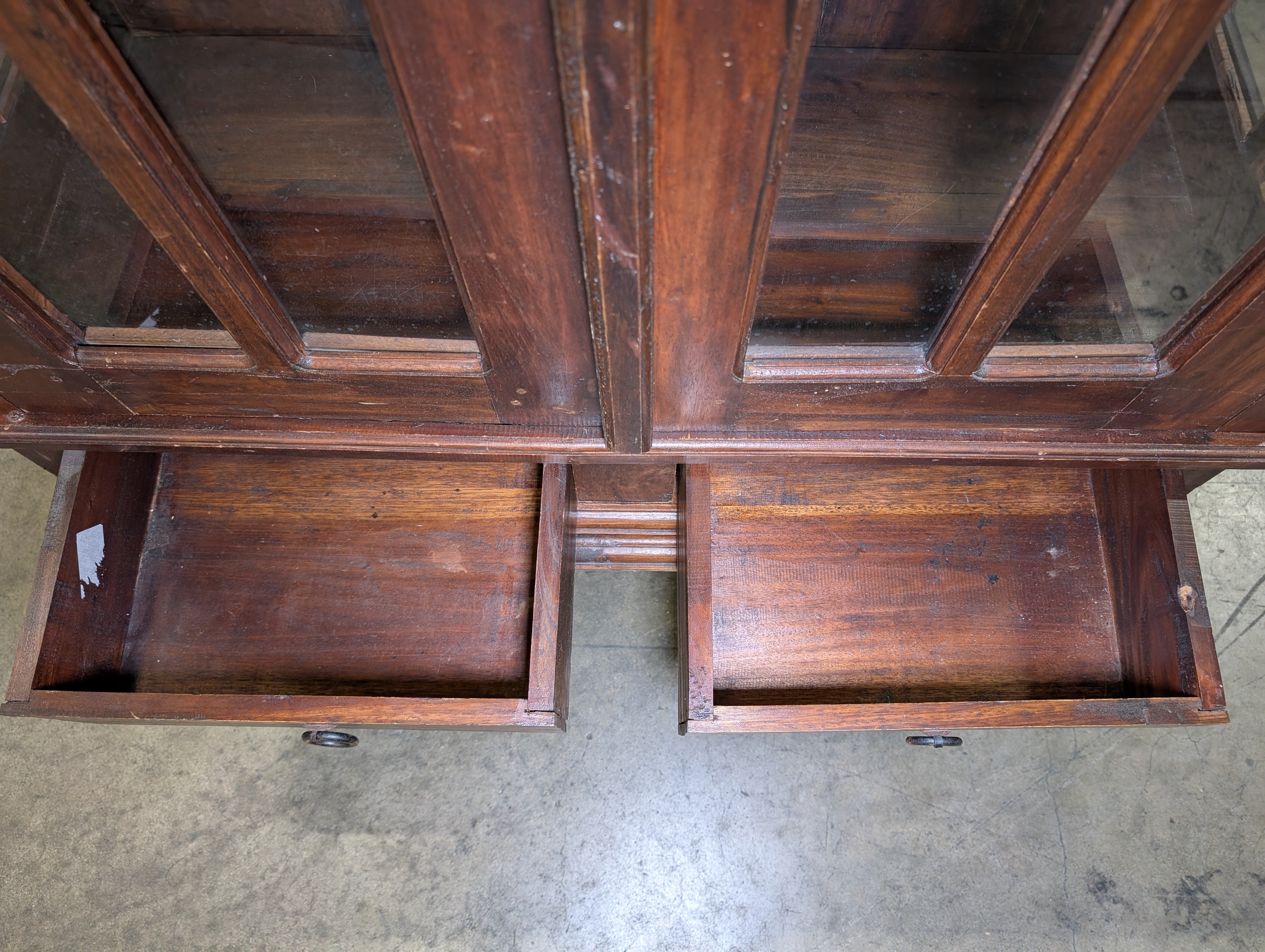 Traditional Dark Wood NOVA Furniture