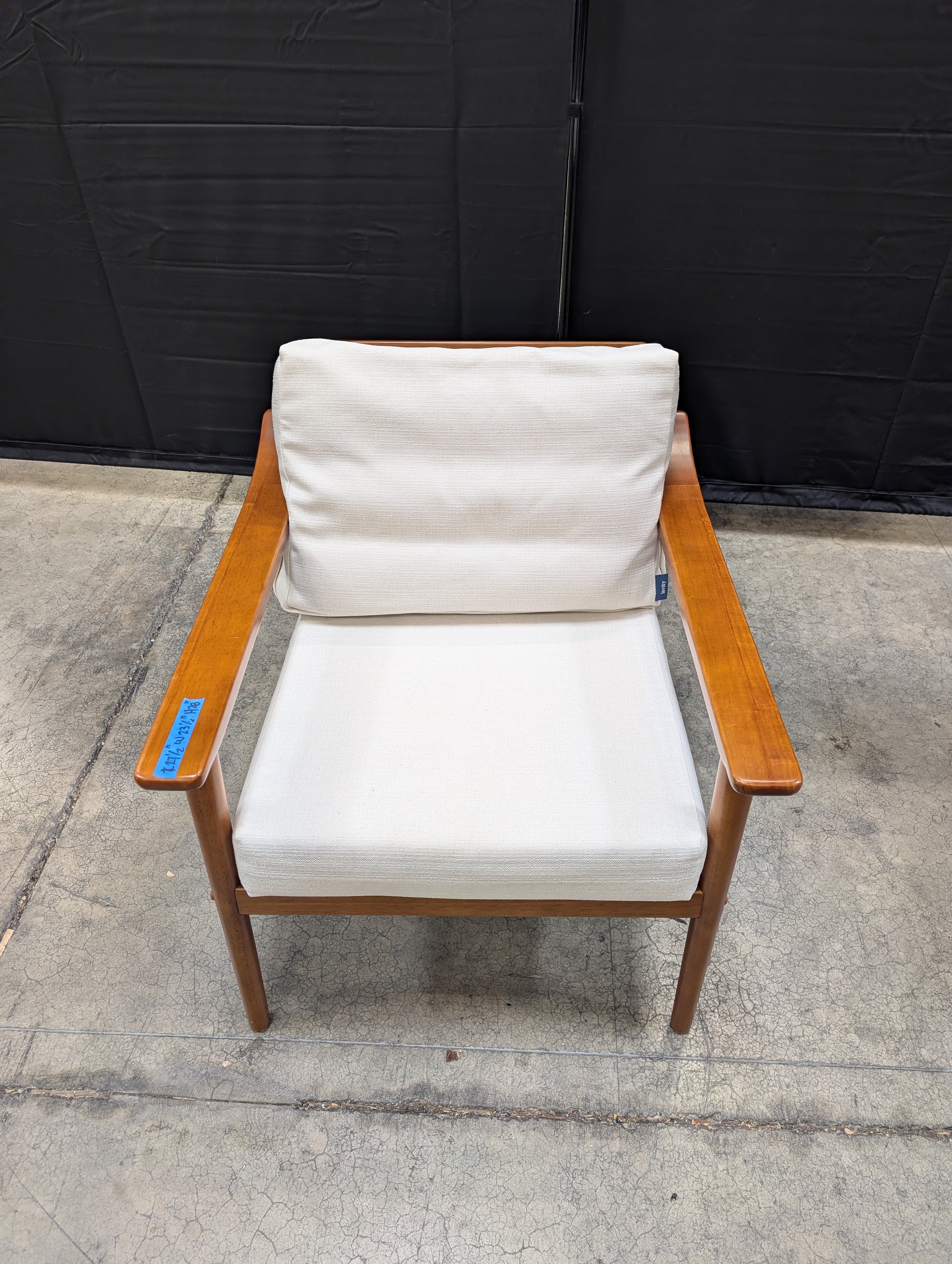 Scandinavian Lounge Chair by Levity