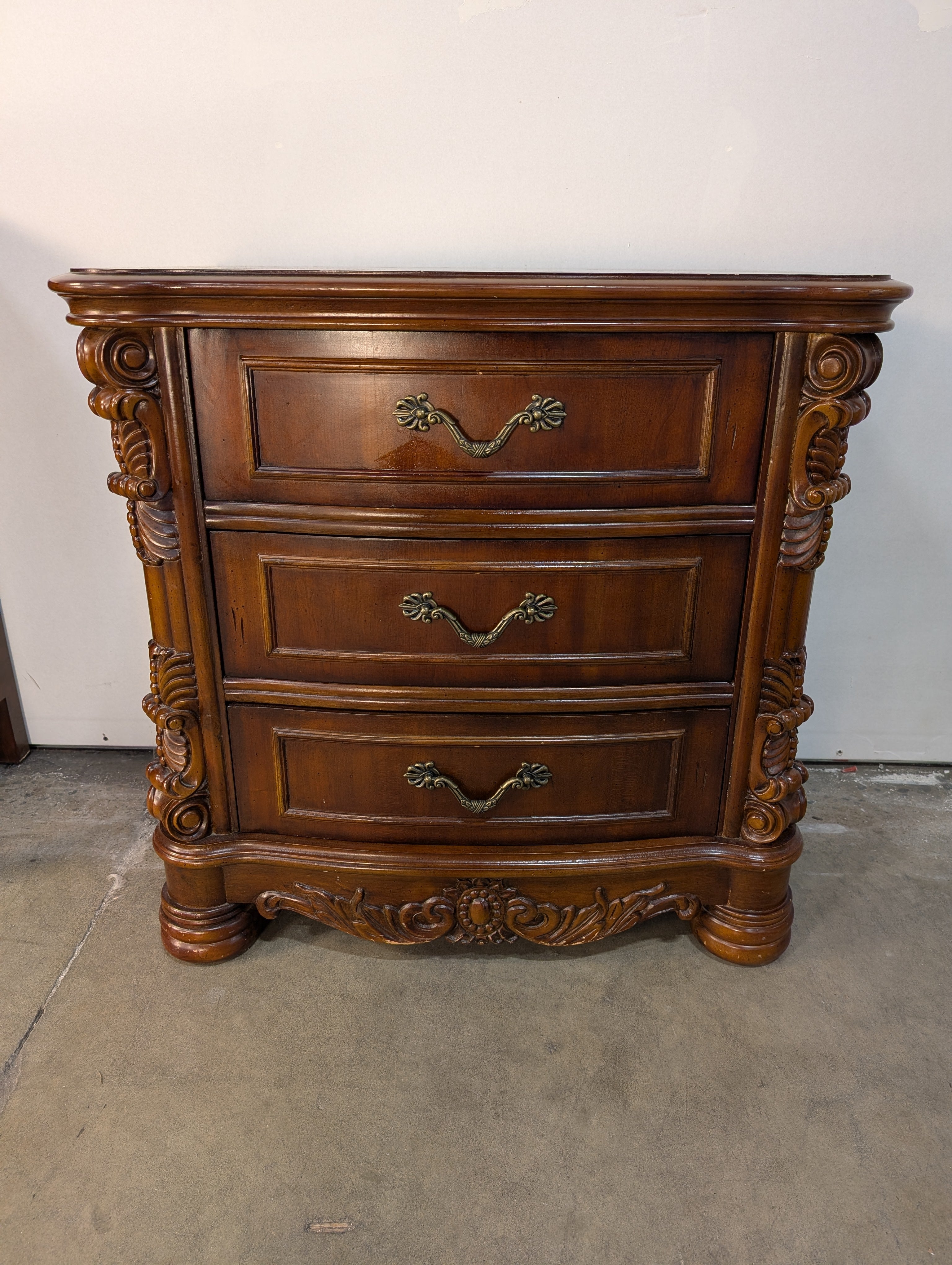 Ornate Carved Brown Wood 3-Drawer Nightstand Bedside Table