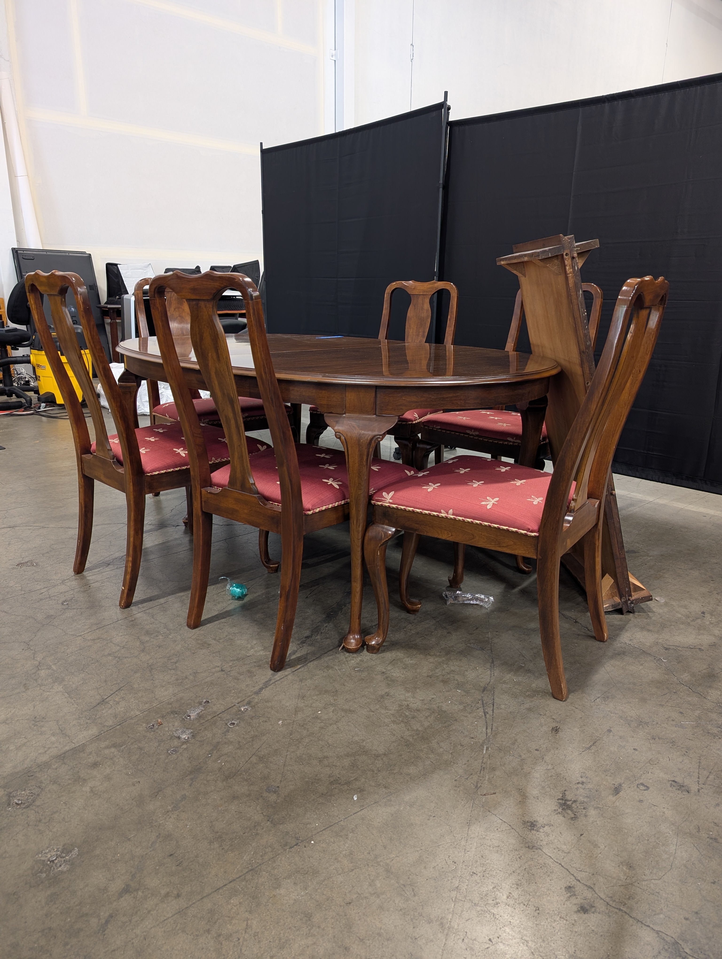 Drexel Traditional Dark Wood Oval Dining Table with Dragonfly Upholstered Chairs