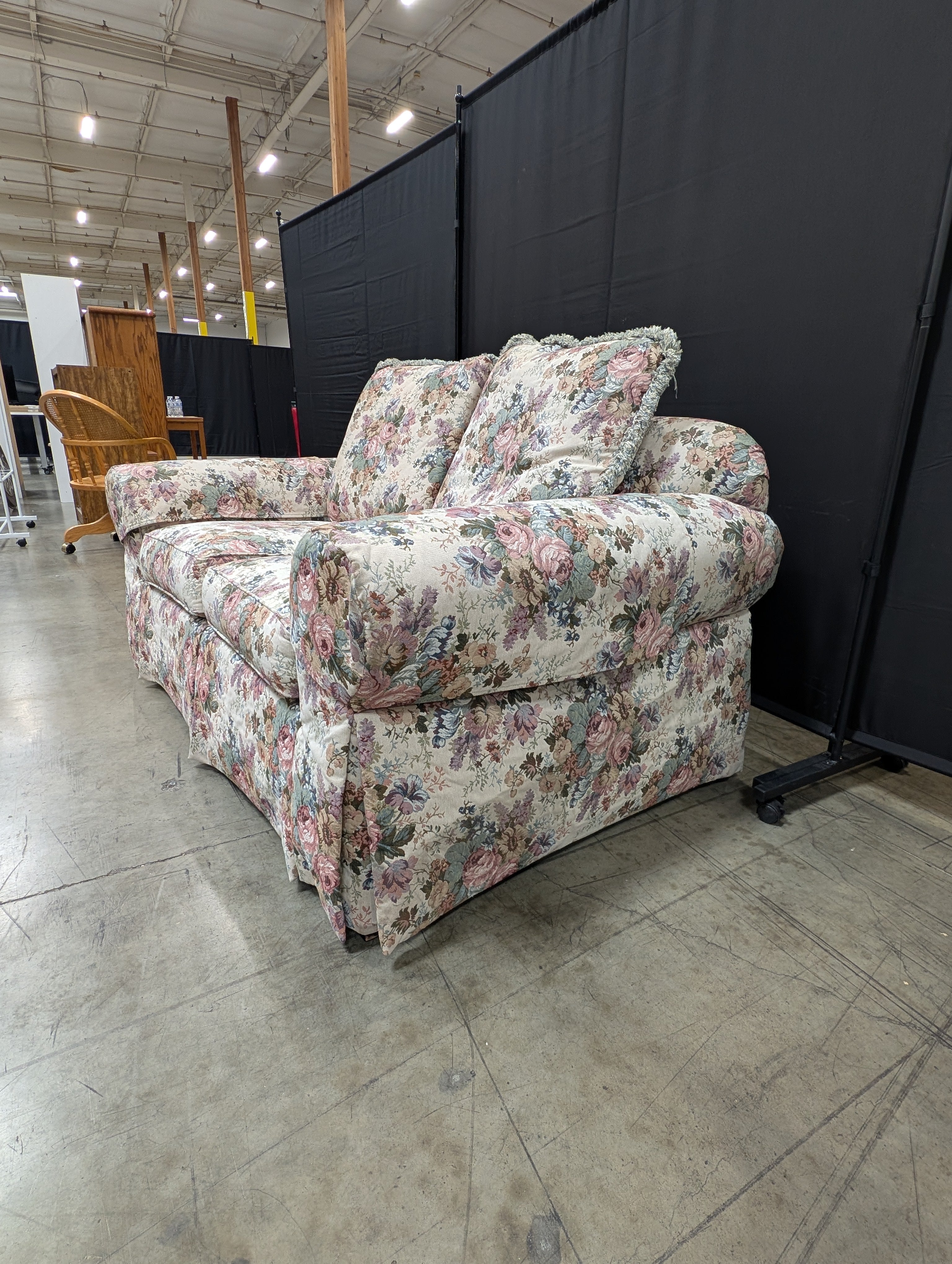 Ethan Allen Floral Upholstered Rolled Arm Loveseat