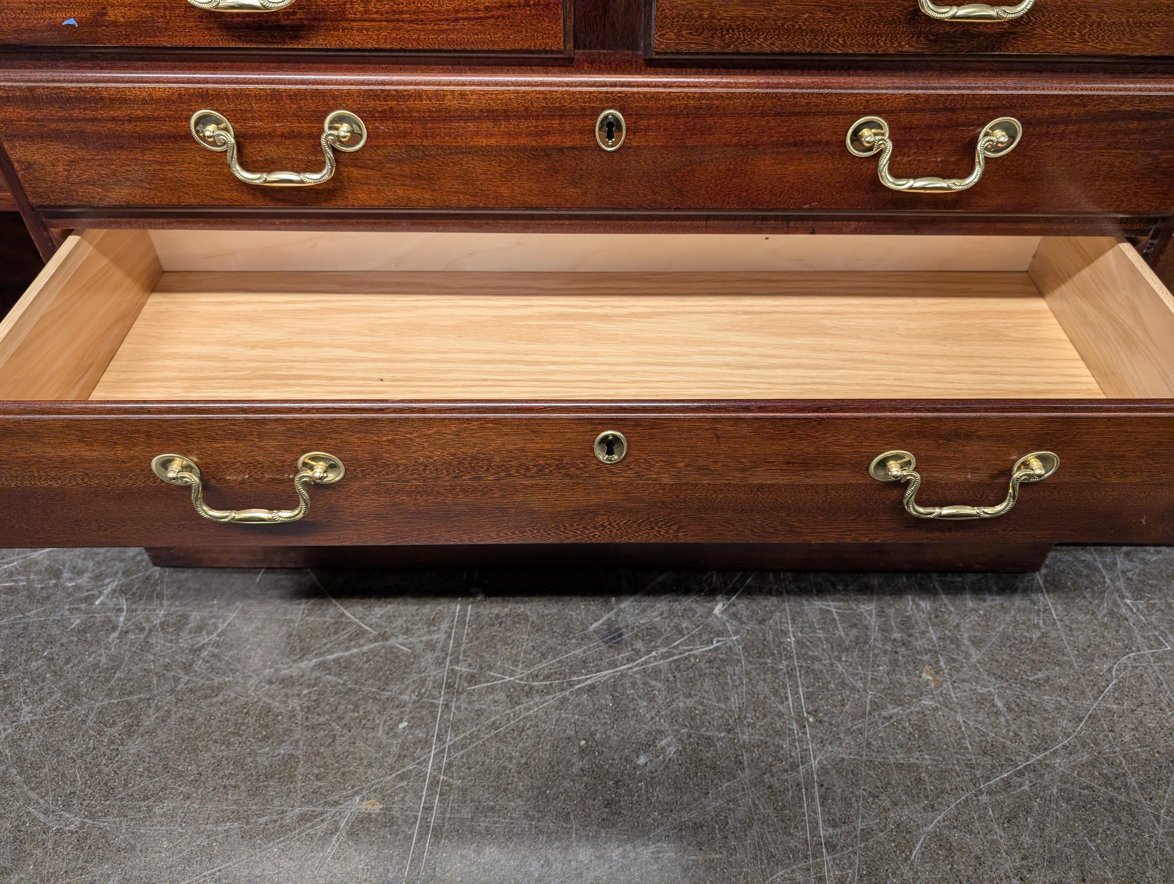 Thomasville Georgian Style Large Mahogany China Display Breakfront