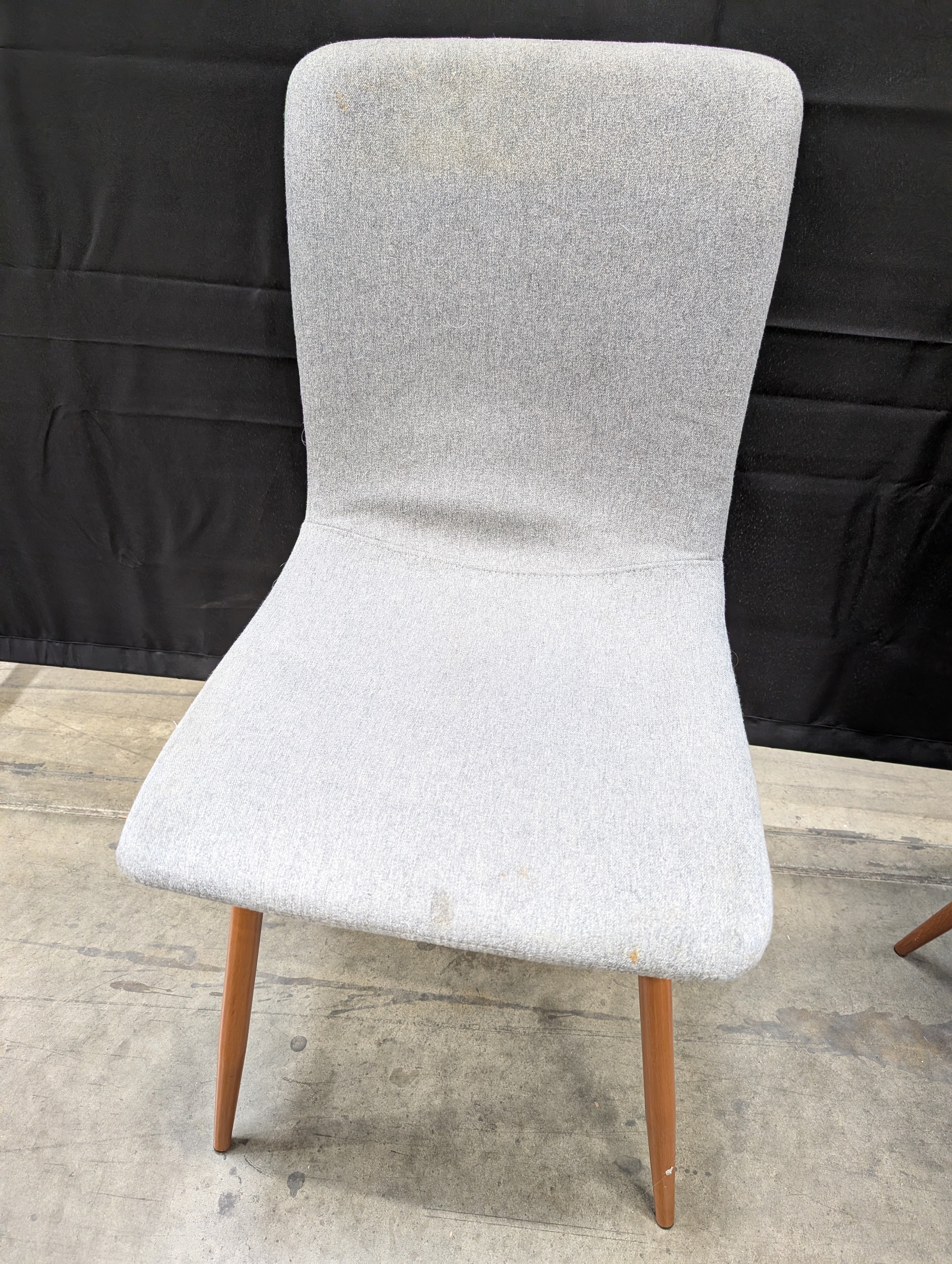 Warehouse sale** Contemporary Light Grey Upholstered Dining Chair with Tapered Wood Legs