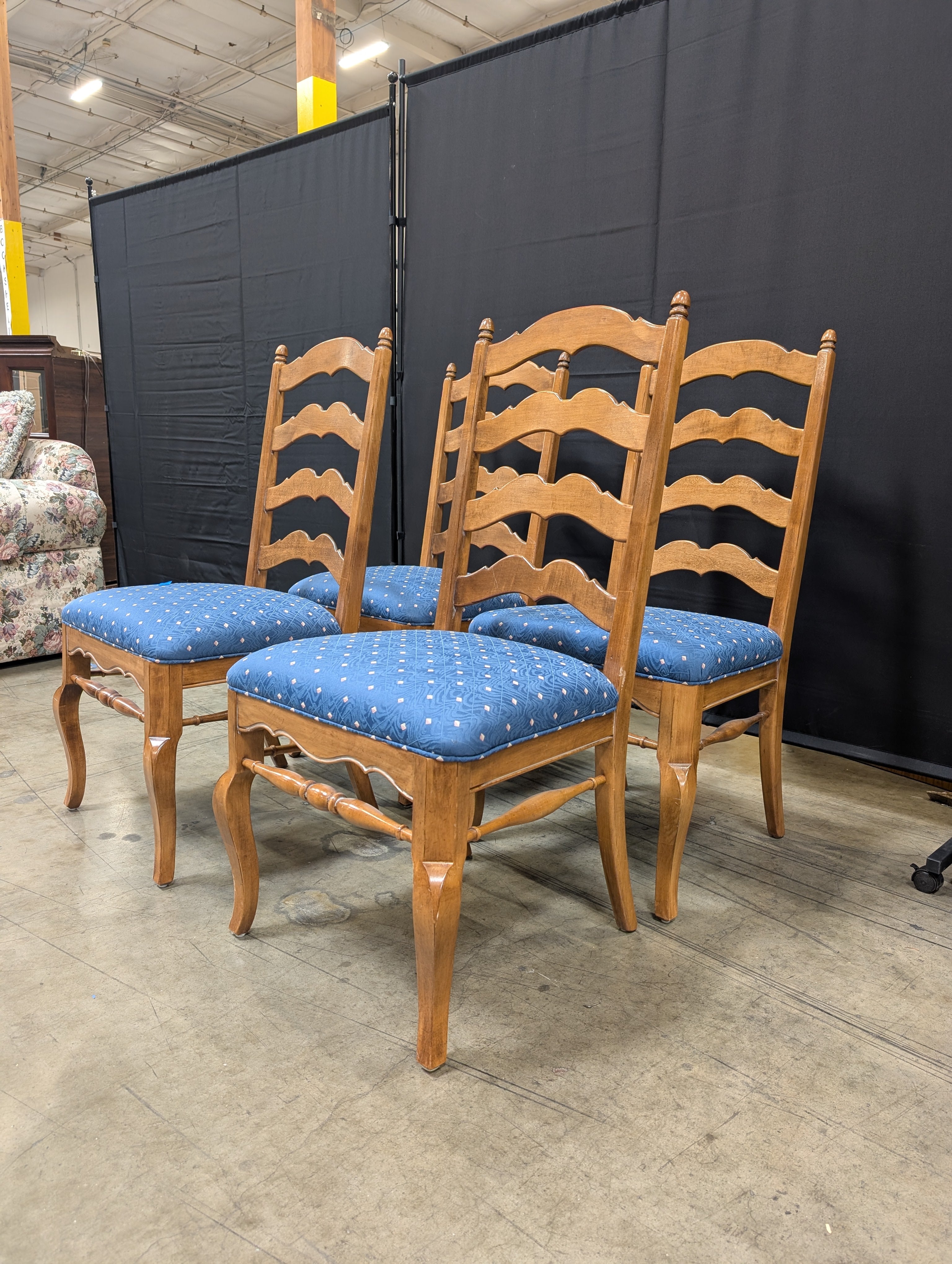 Ethan Allen Classic Solid Wood Oval Dining Table Set with 4 Chairs