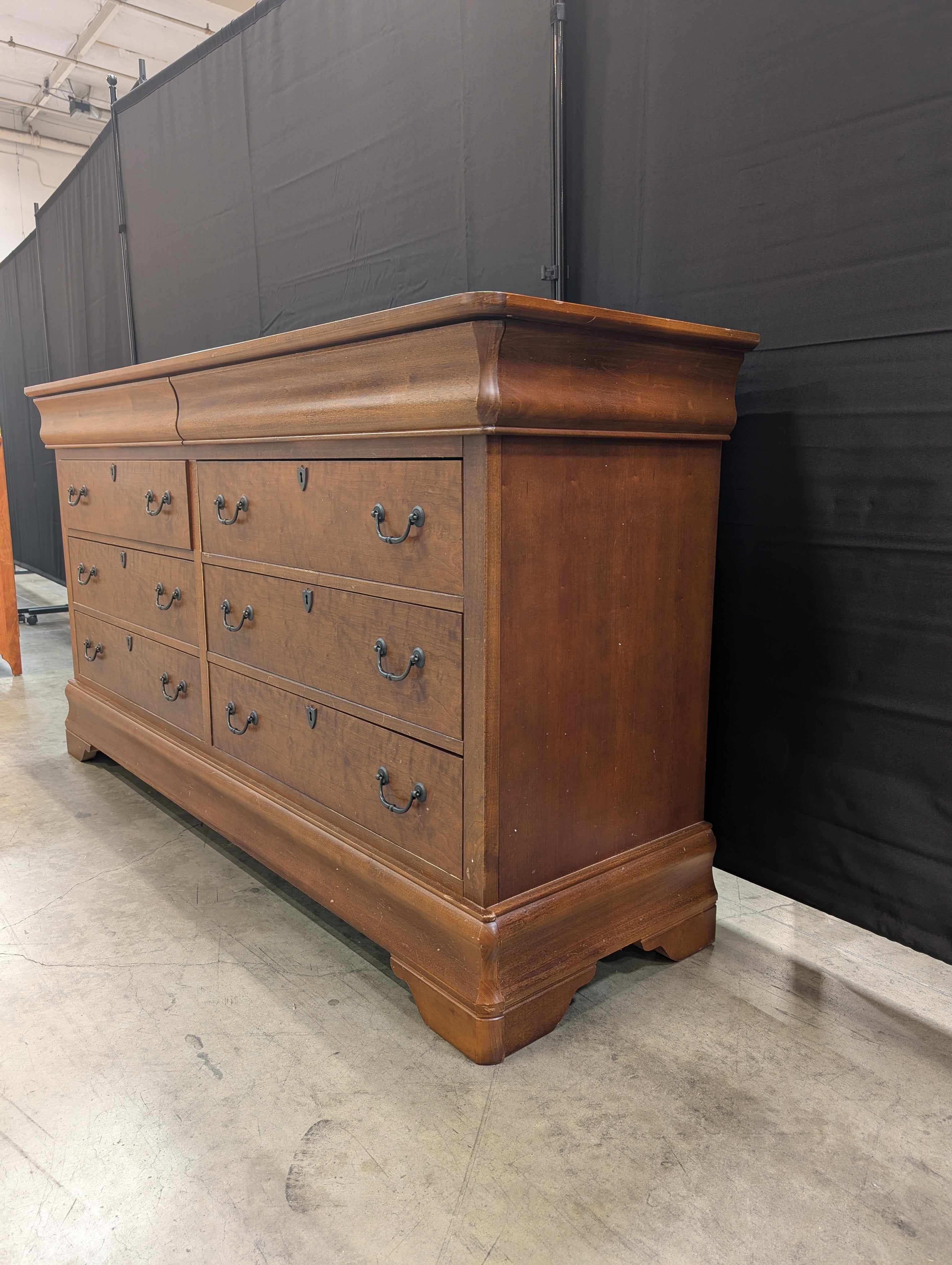 Bassett Traditional Eight-Drawer Wooden Dresser