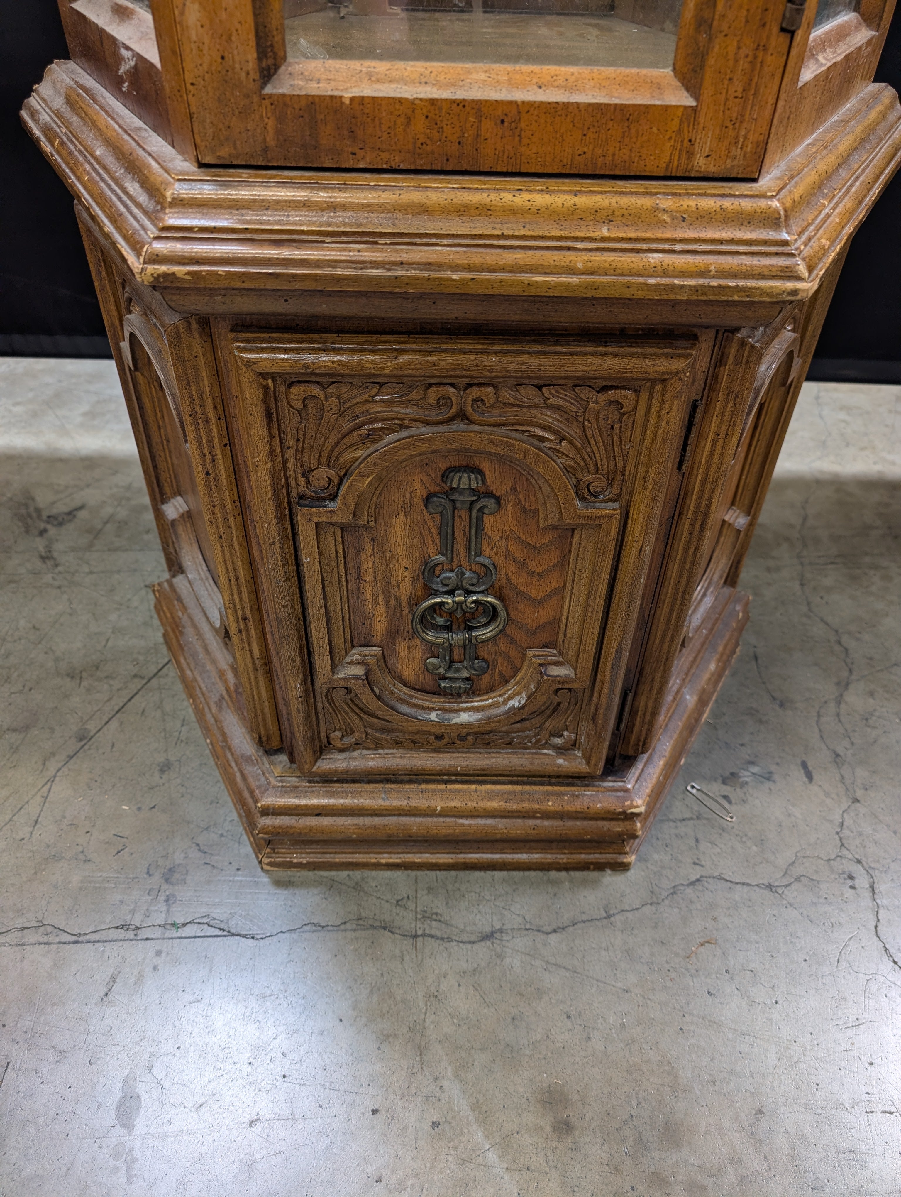 Traditional Hardwood Corner Display Cabinet with Glass Shelves