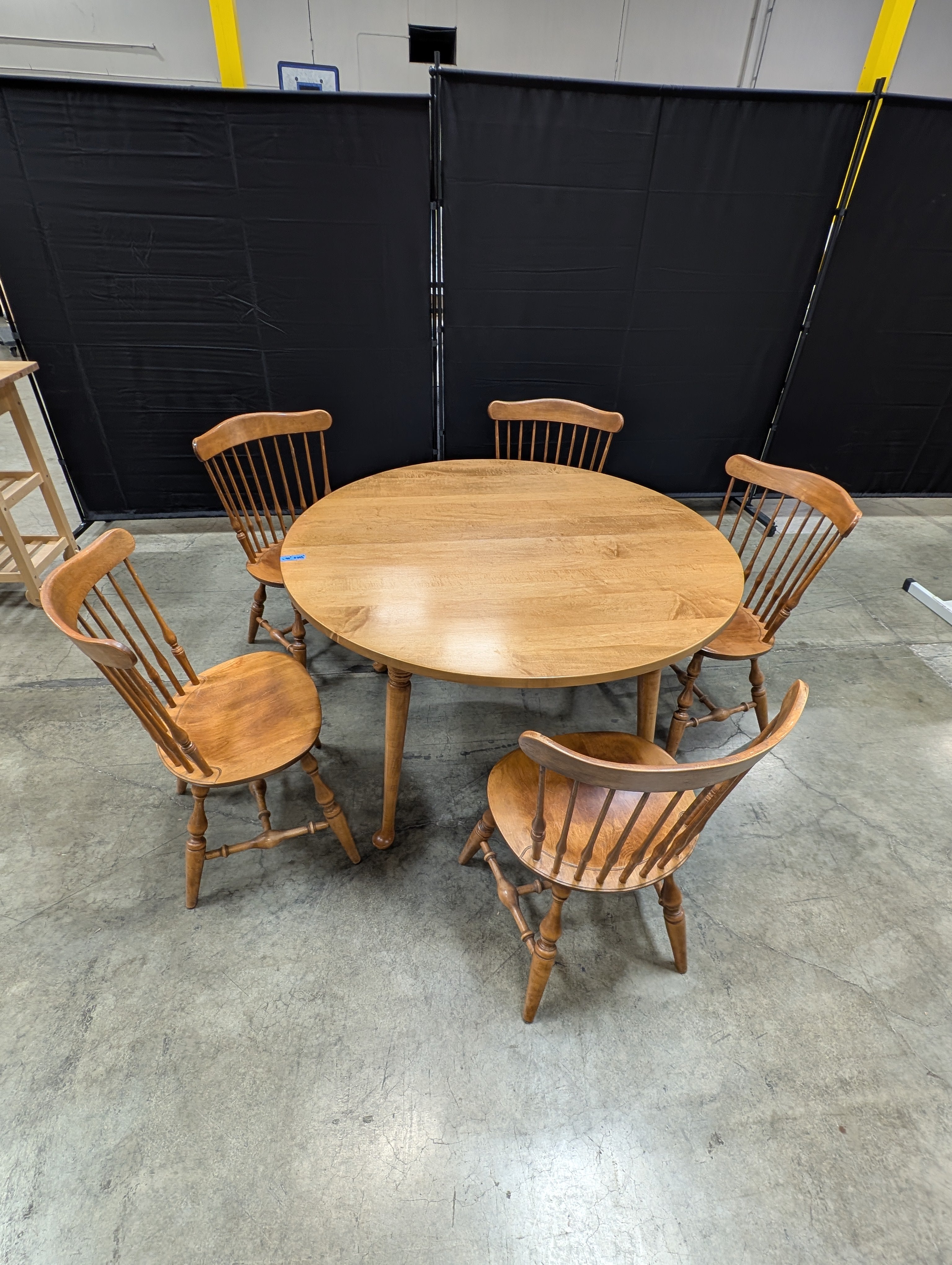 Nichols & Stone Dining Set | Round Table and Five Chairs