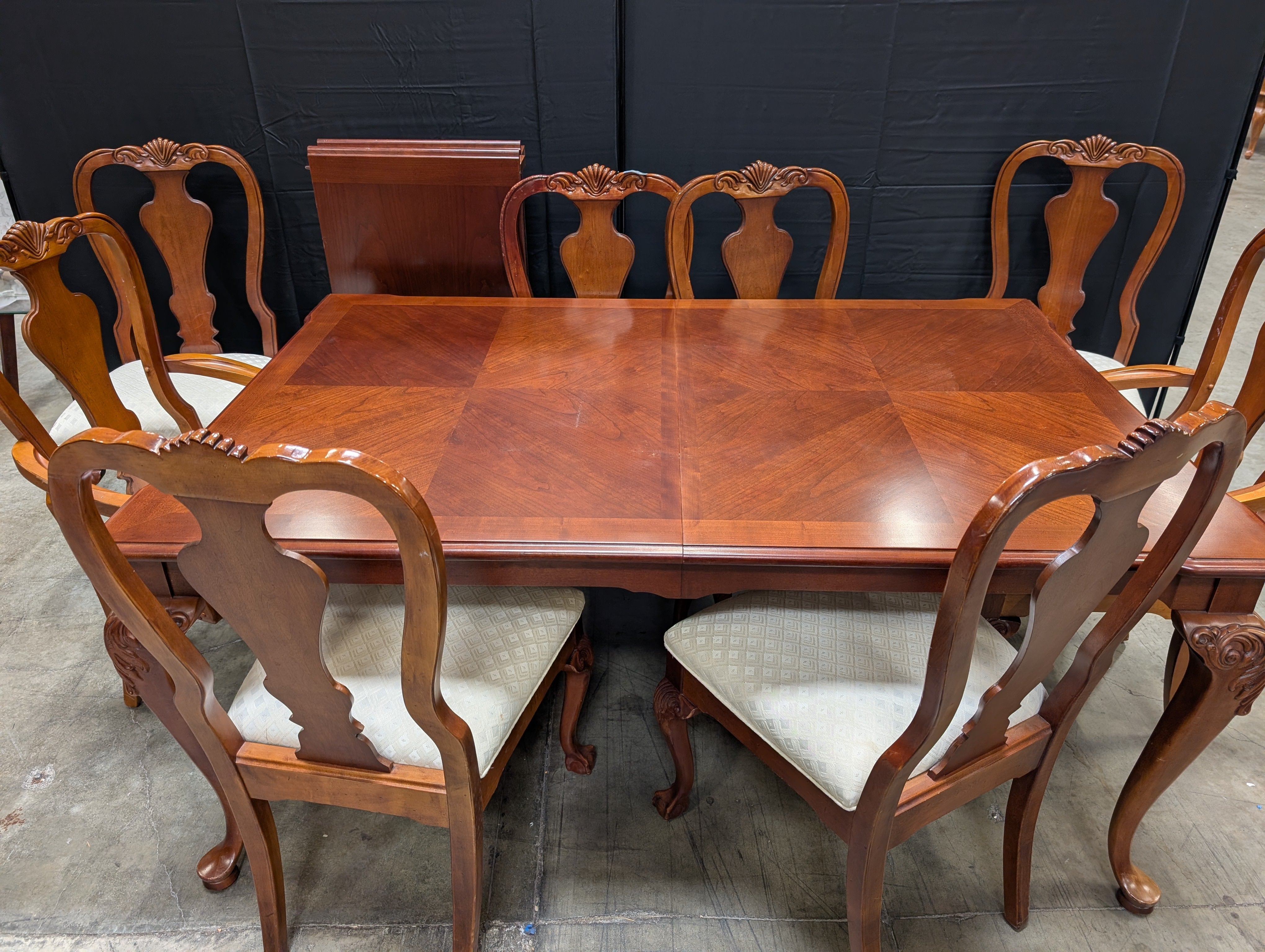 Traditional Thomasville Dining Table Set with 8 Chairs