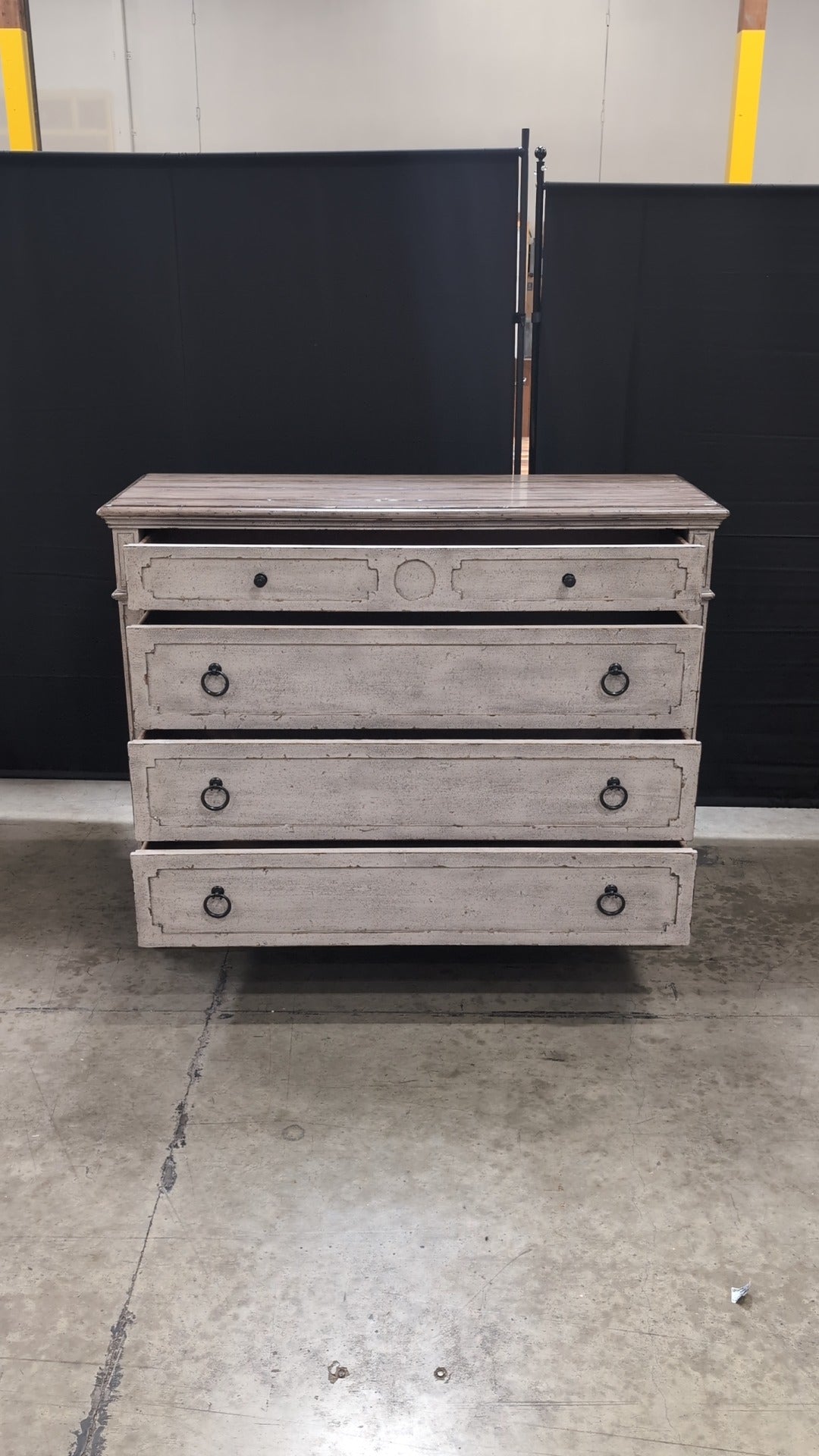 Bassett Furniture Verona 4-Drawer Rustic Farmhouse Style Distressed Wood Dresser