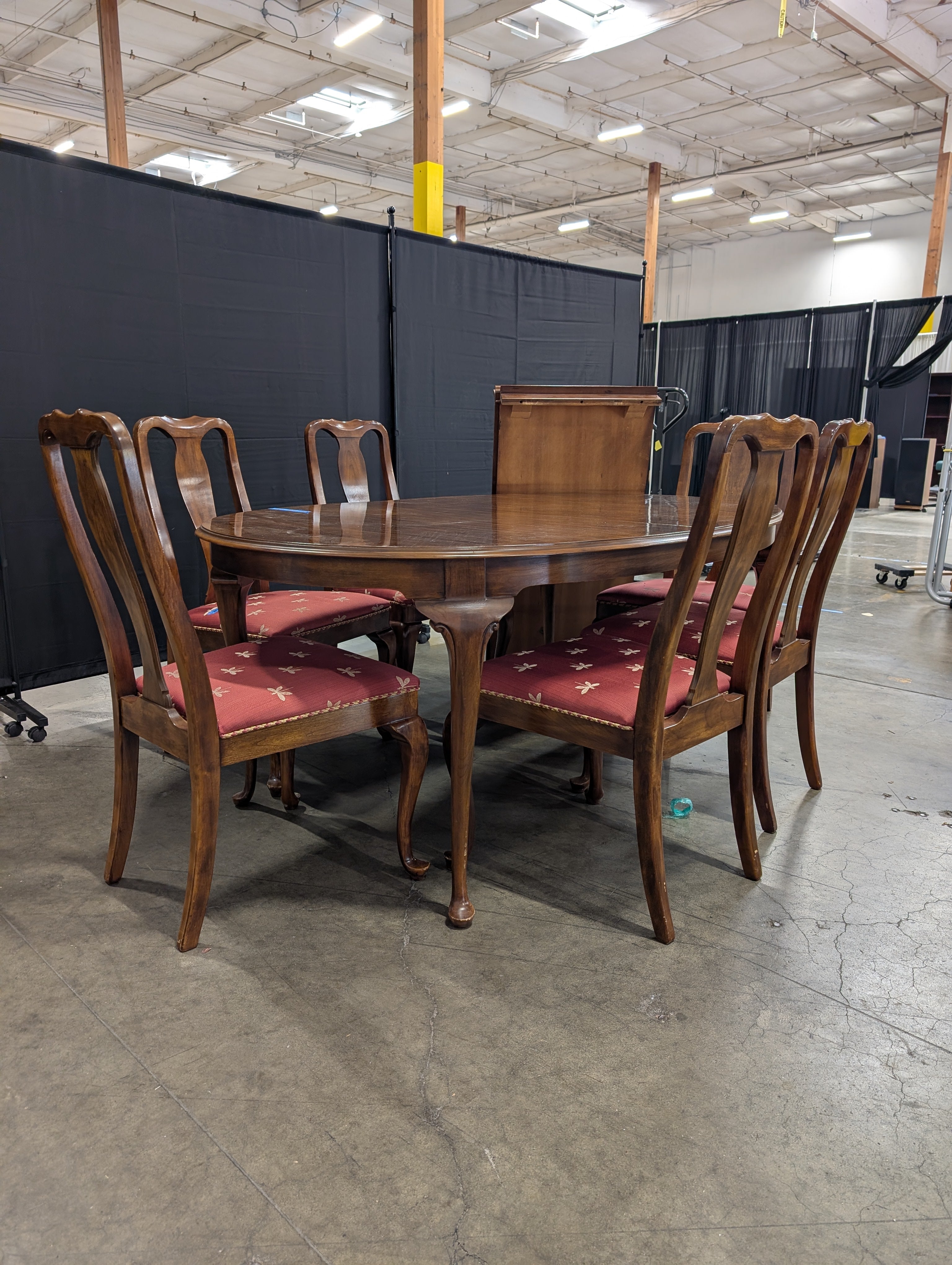 Drexel Traditional Dark Wood Oval Dining Table with Dragonfly Upholstered Chairs