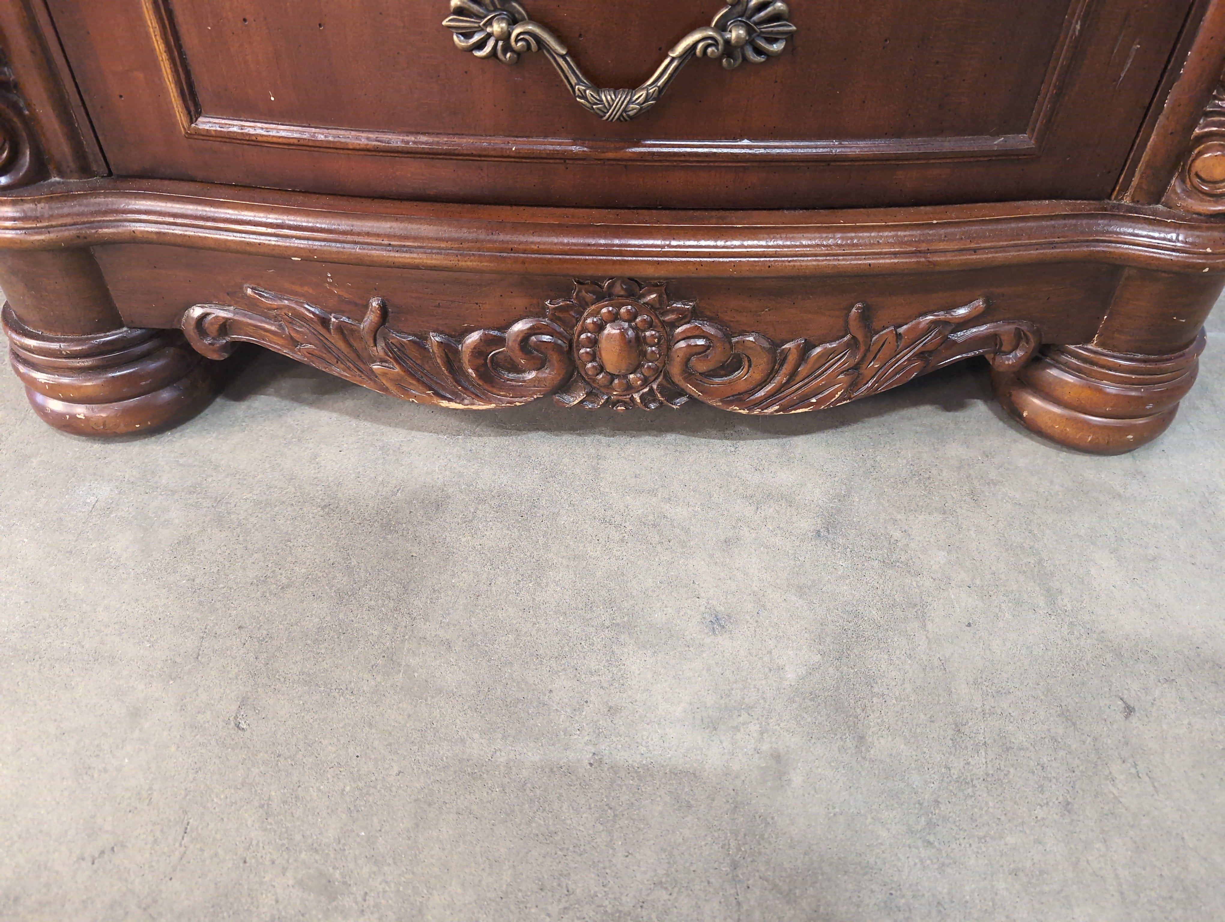 Ornate Carved Brown Wood 3-Drawer Nightstand Bedside Table