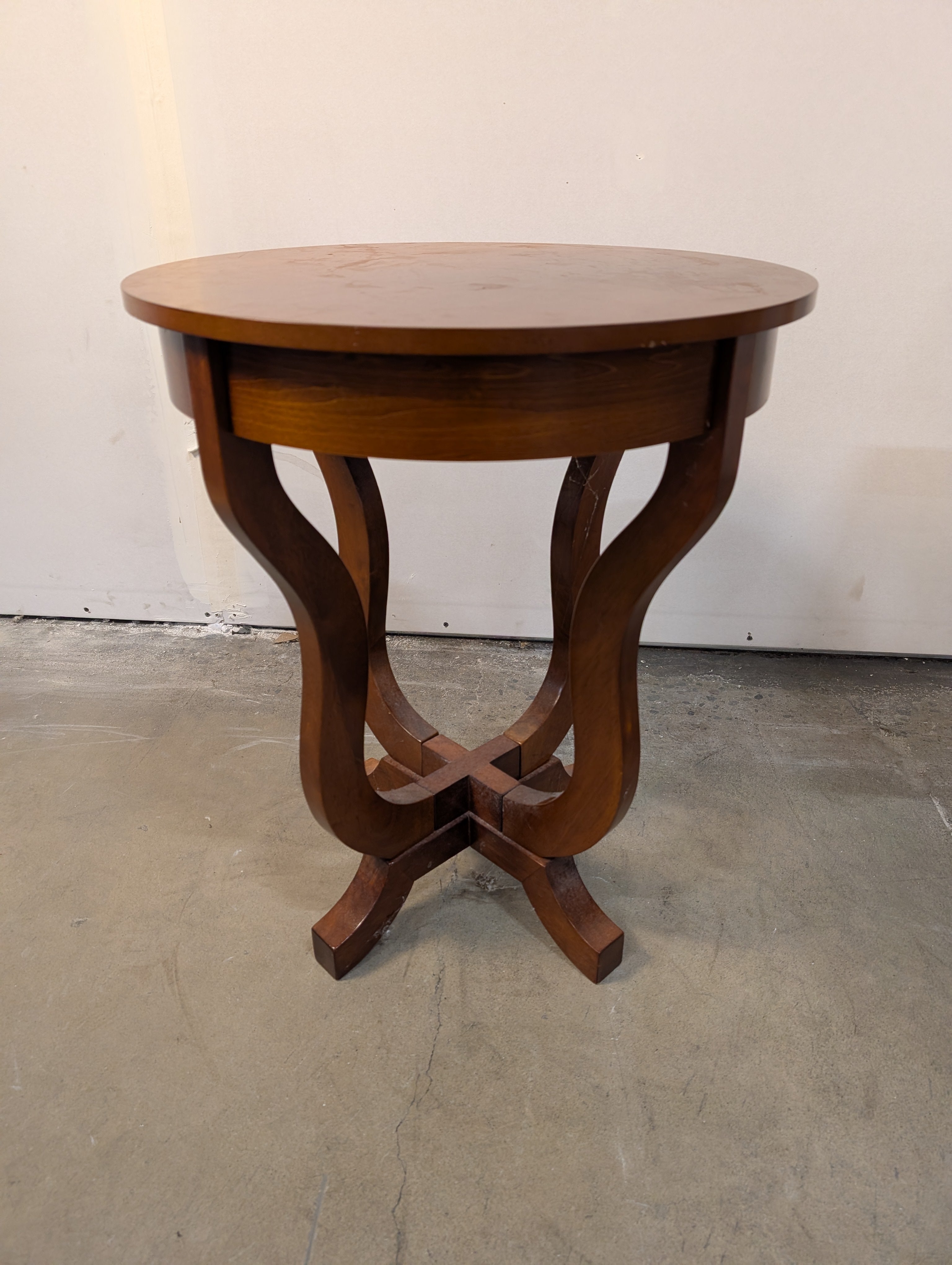 Classic Wood Pedestal Table Base with Curved Legs
