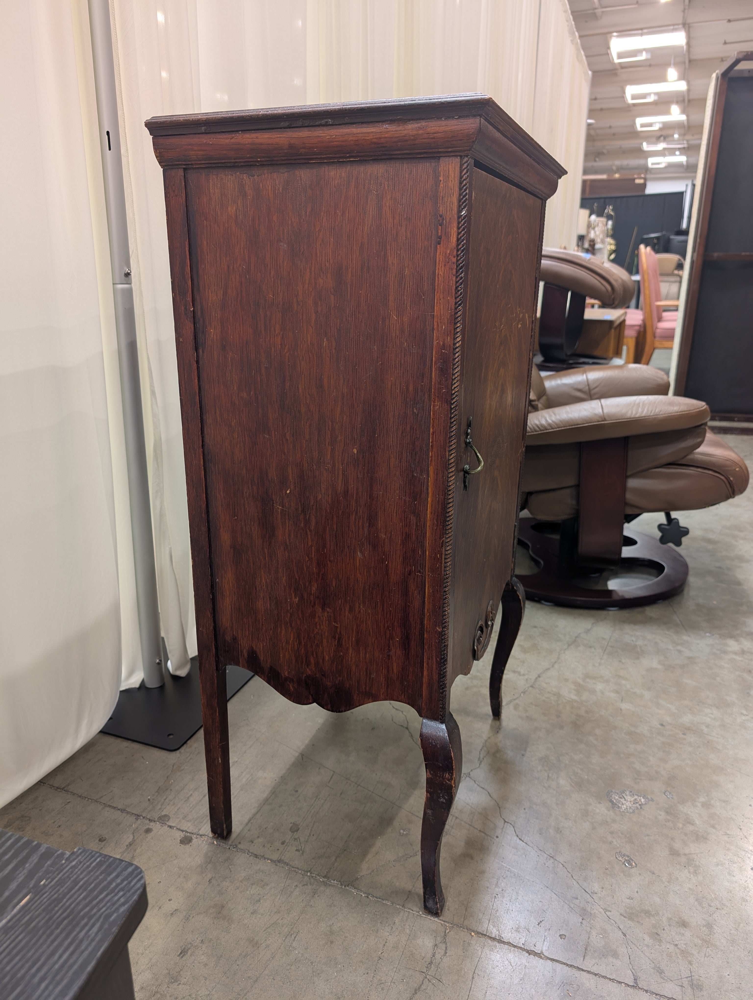 Antique Tiger Oak Single-Door Cabinet in Wood