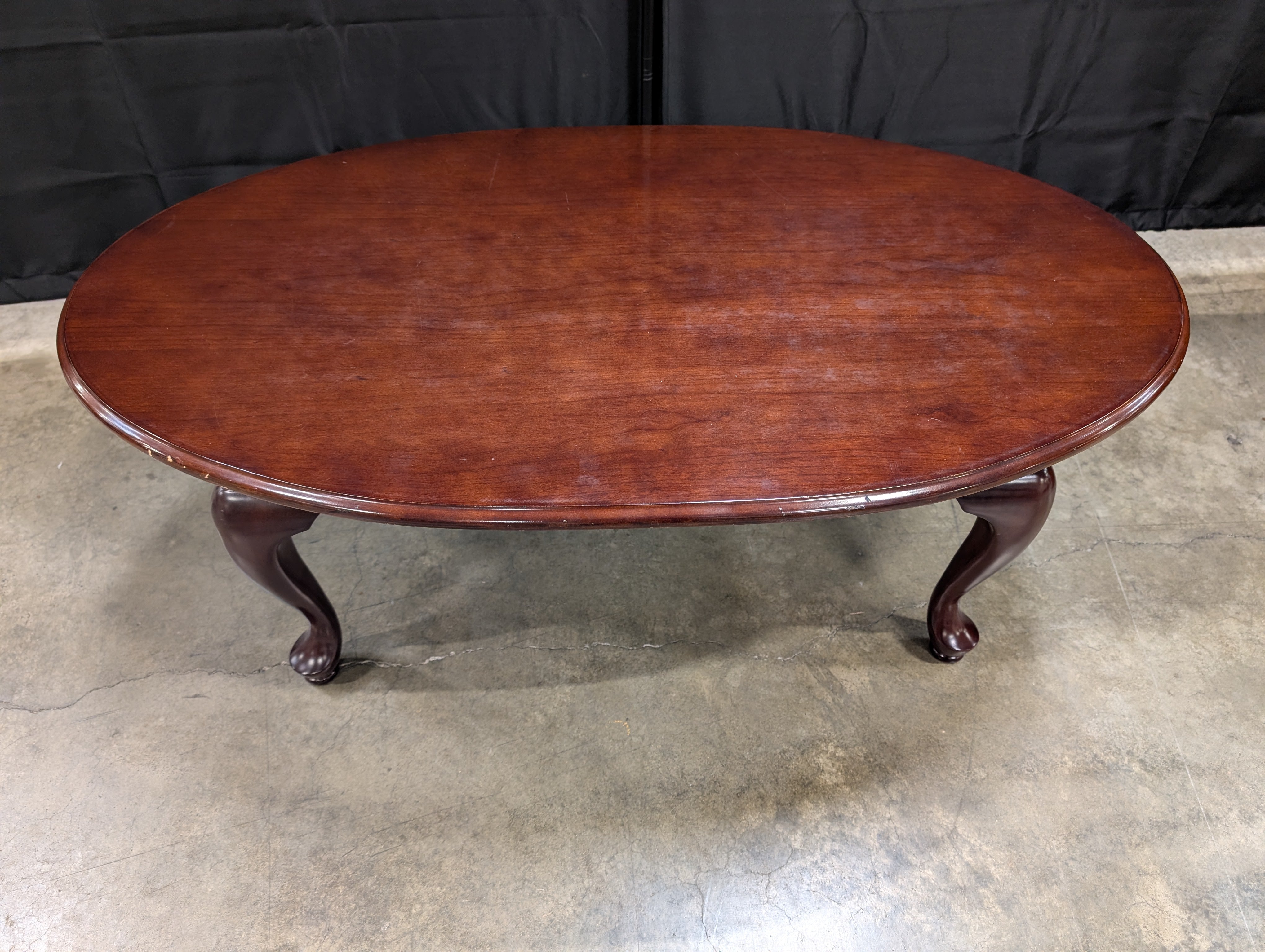Traditional Oval Wood Pedestal Accent Table